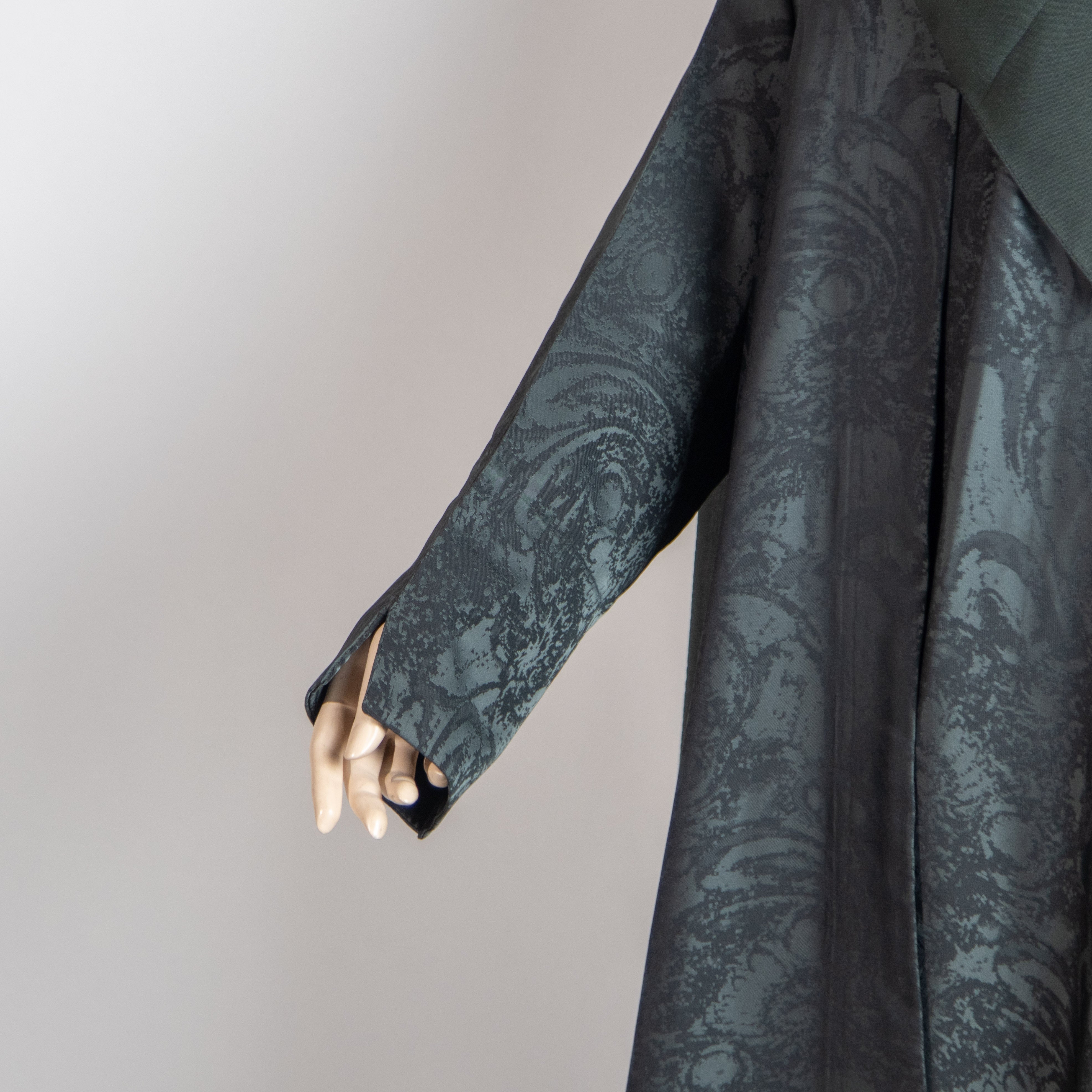 عباية وشيله منقوش زيتي