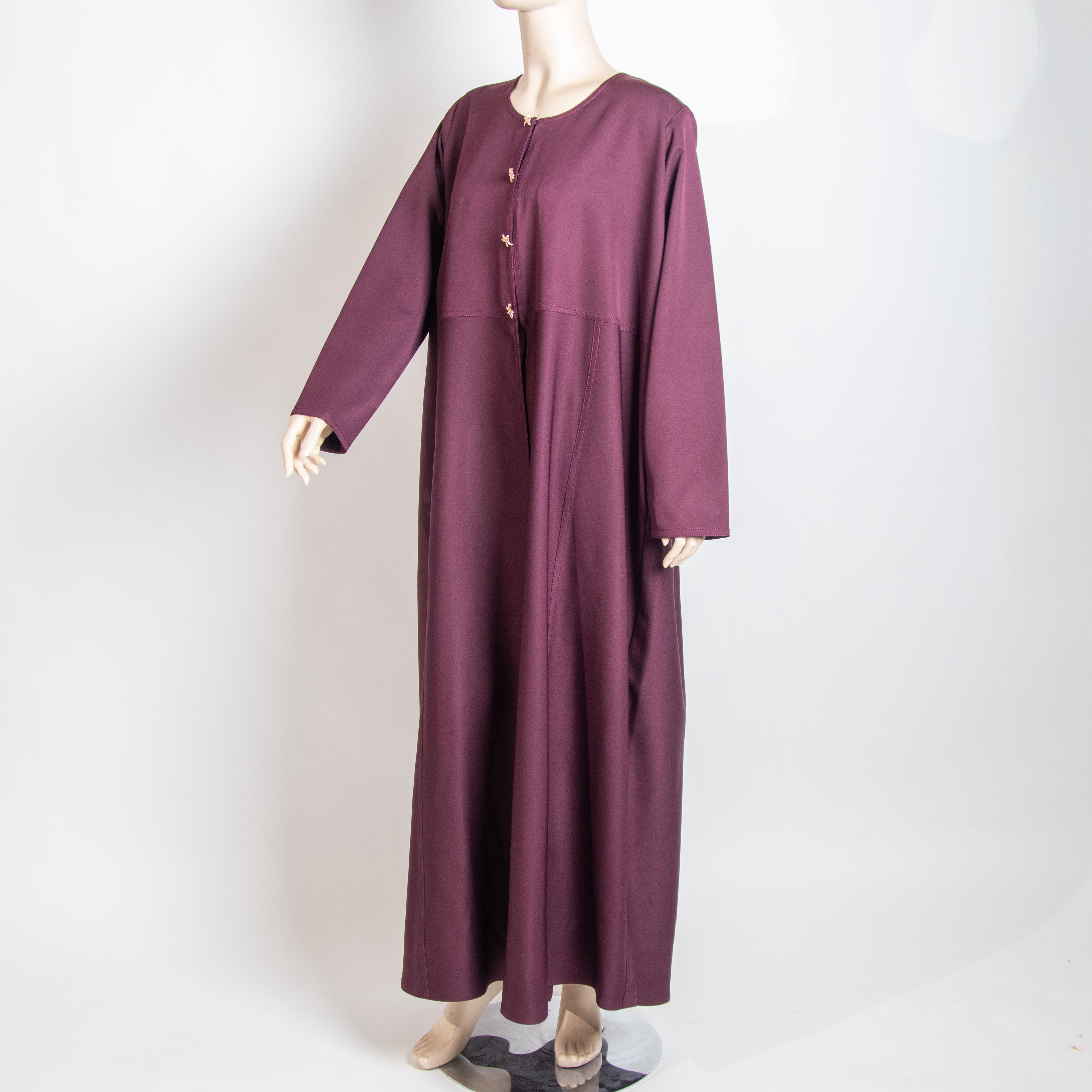 عباية مارونية بأزرار ذهبية