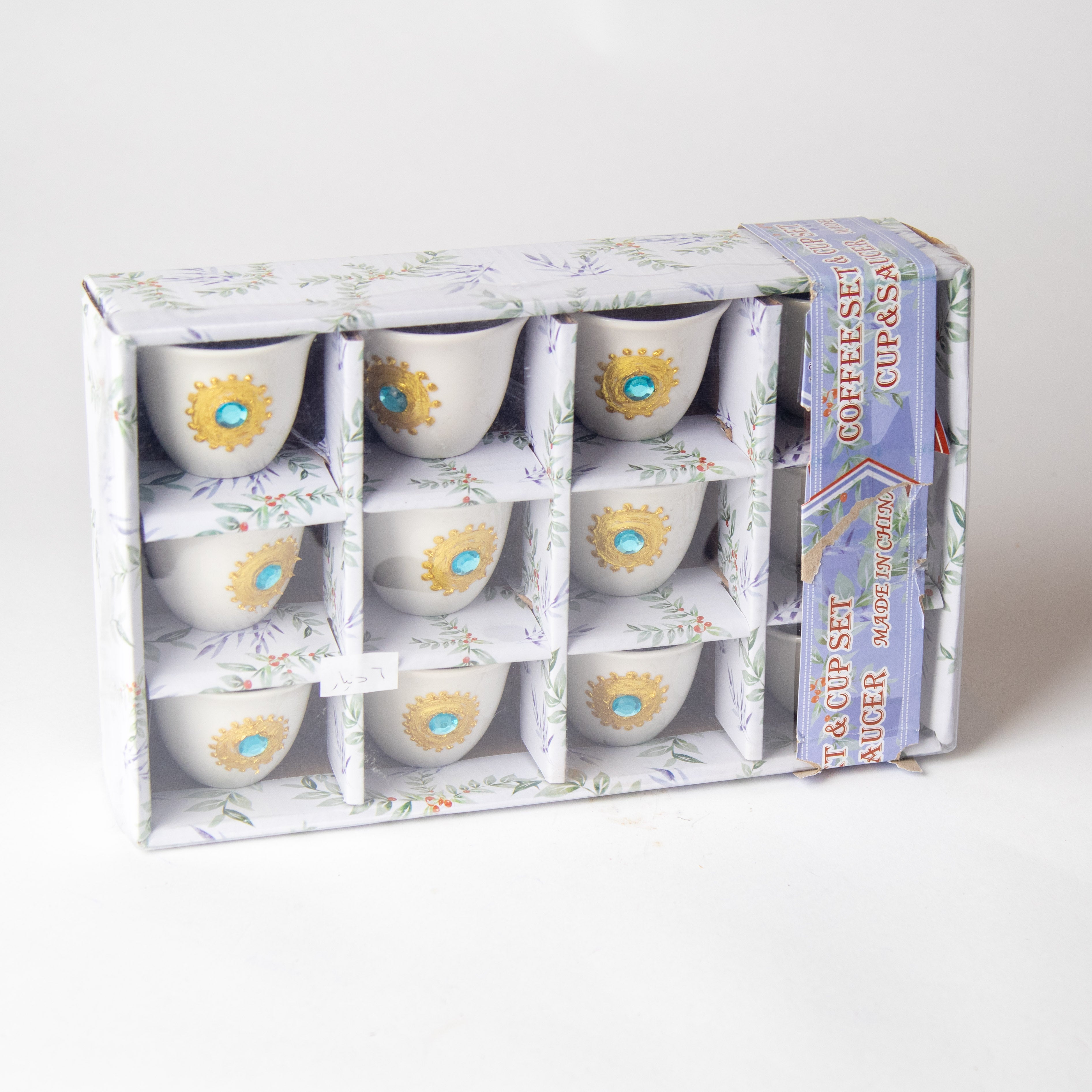 أكواب الشاي والقهوة بنقشة الذهب