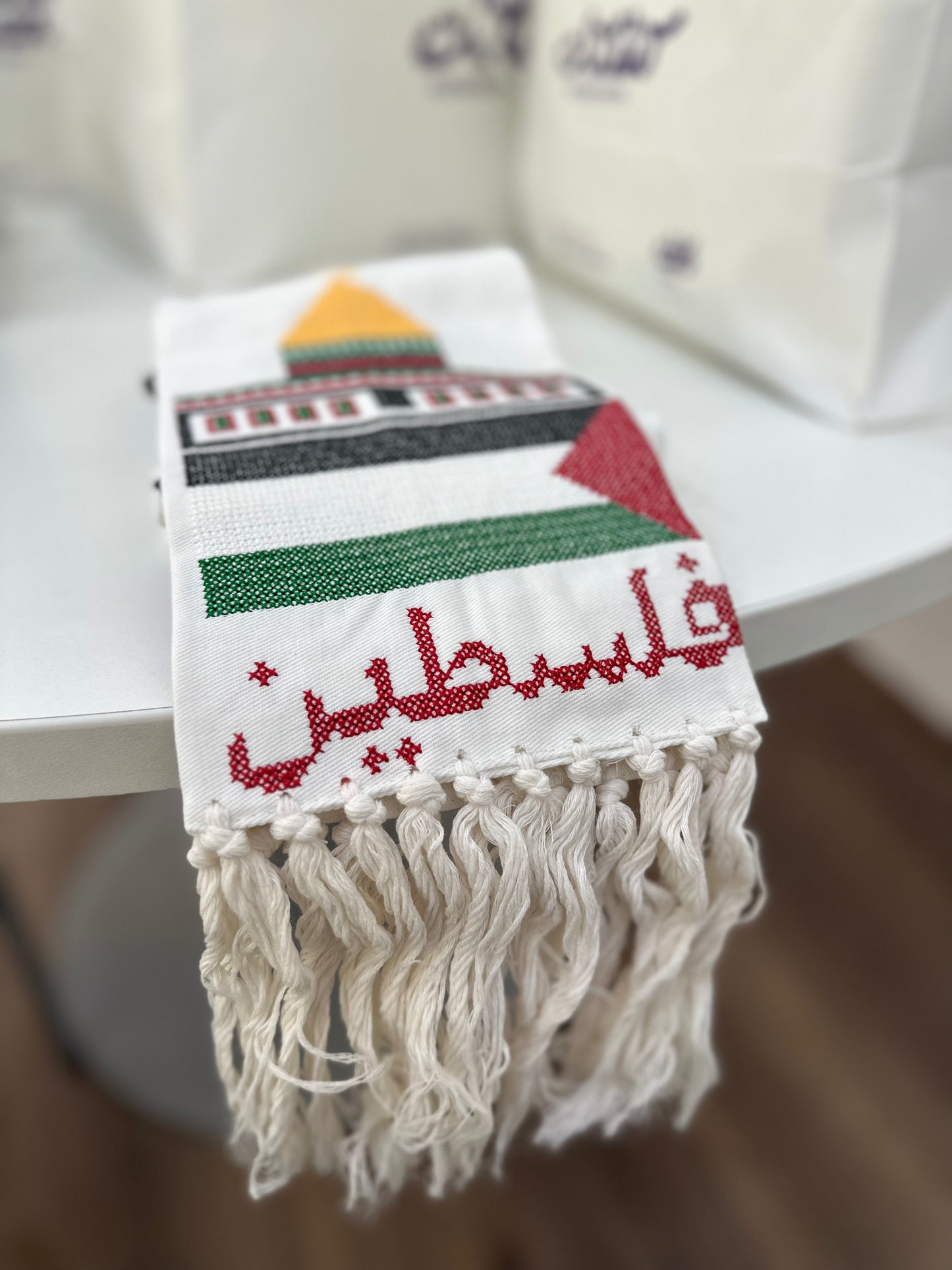 وشاح بتطريز