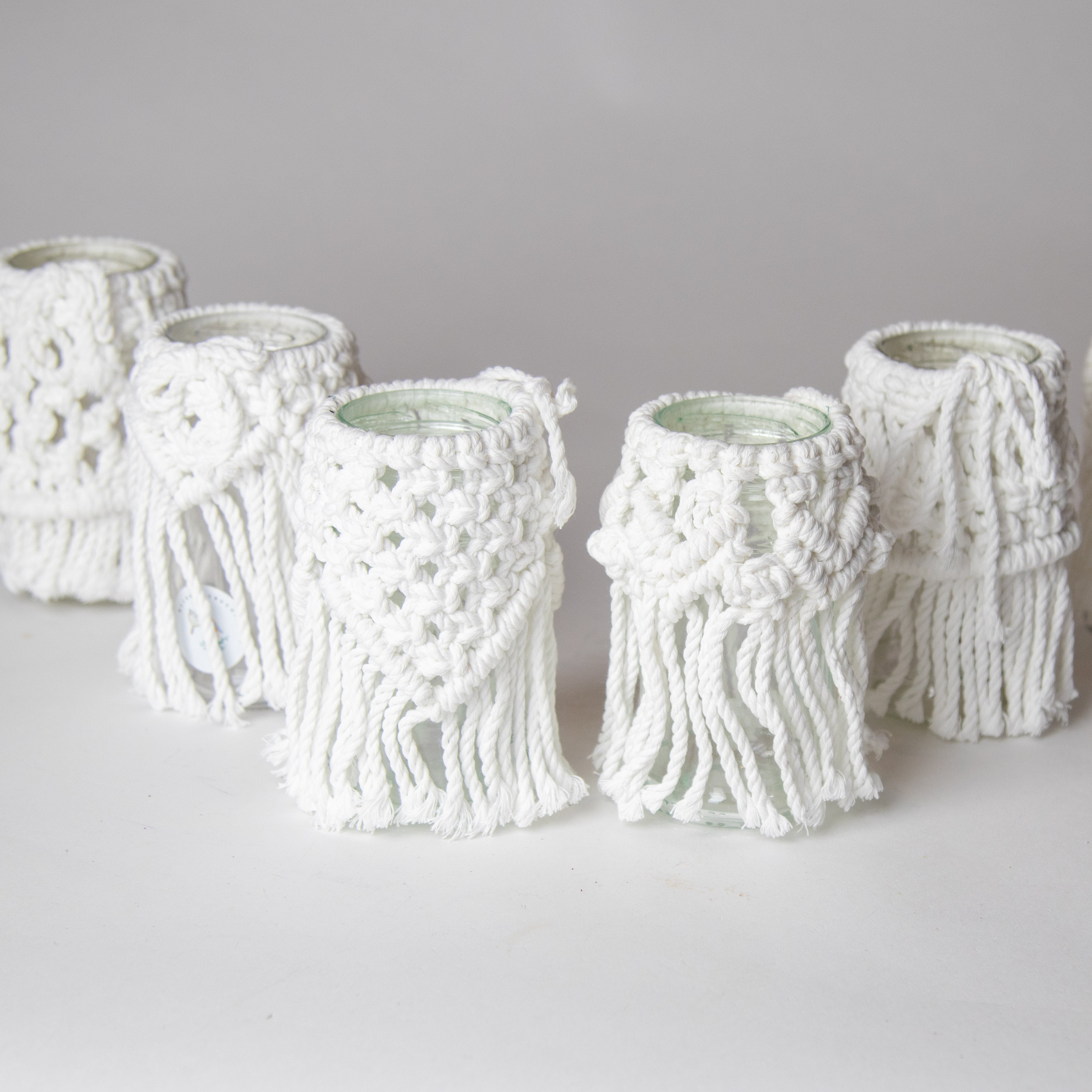 مزهرية زجاجية مكرميه