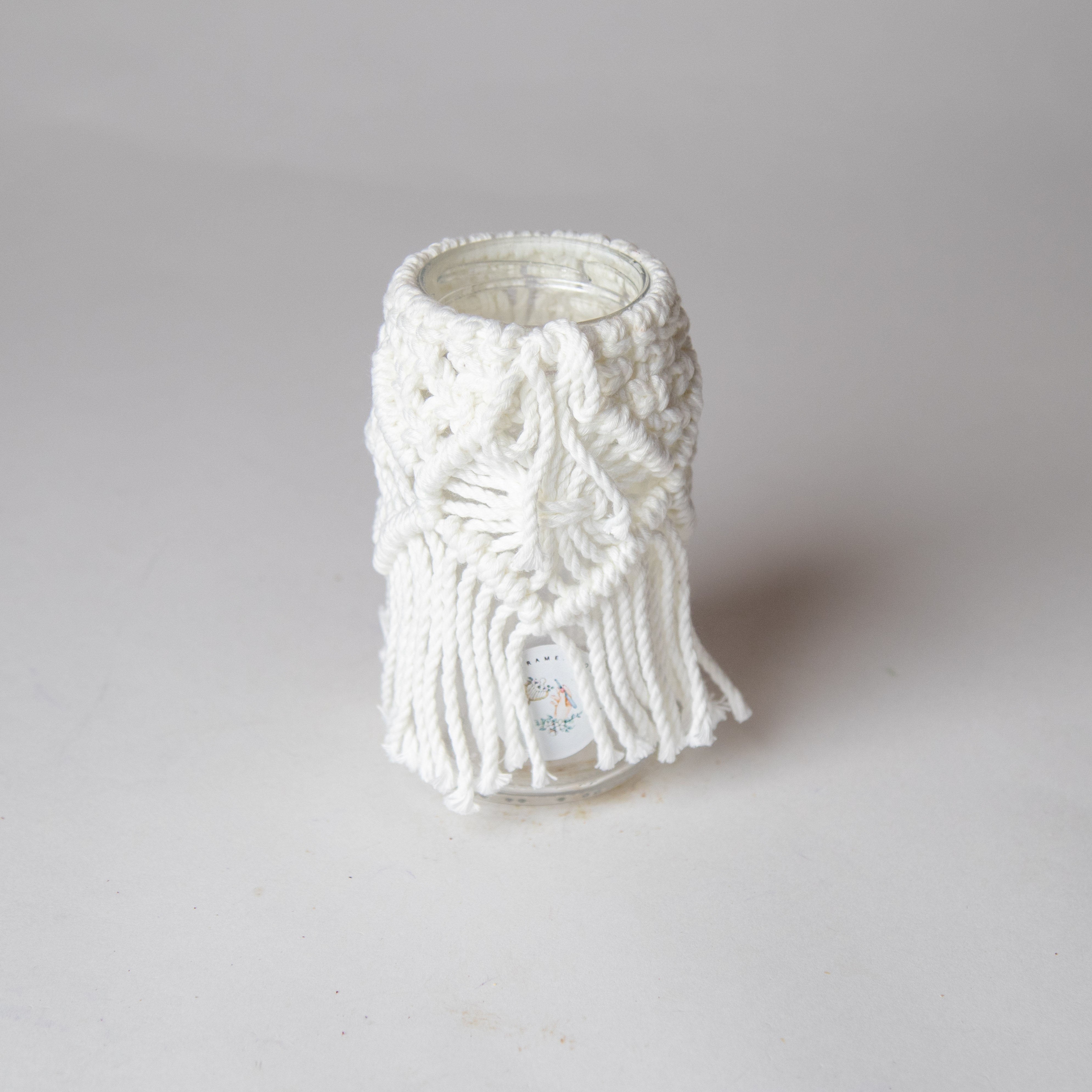 مزهرية زجاجية مكرميه