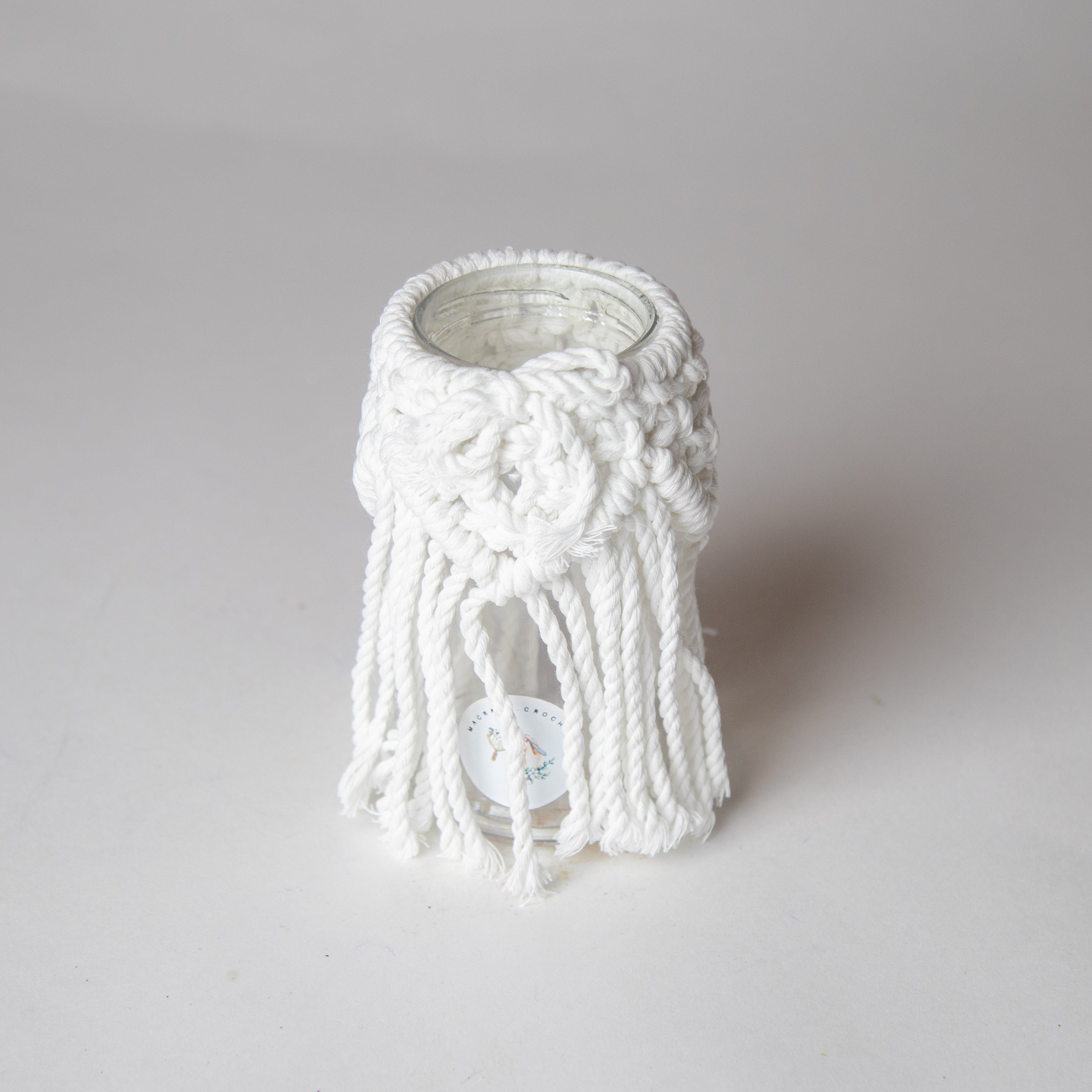 مزهرية زجاجية مكرميه