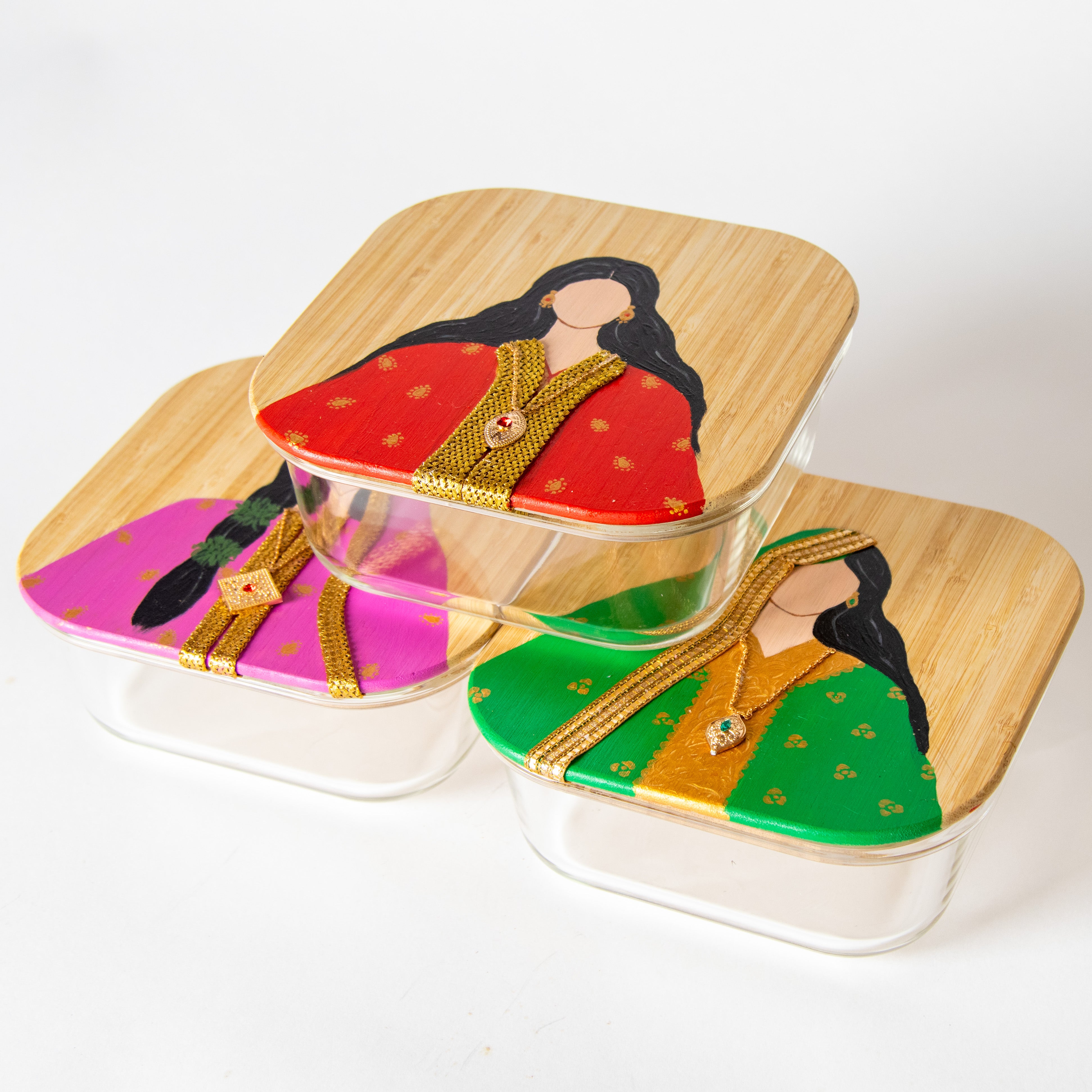 علب زجاجية برسم اليد