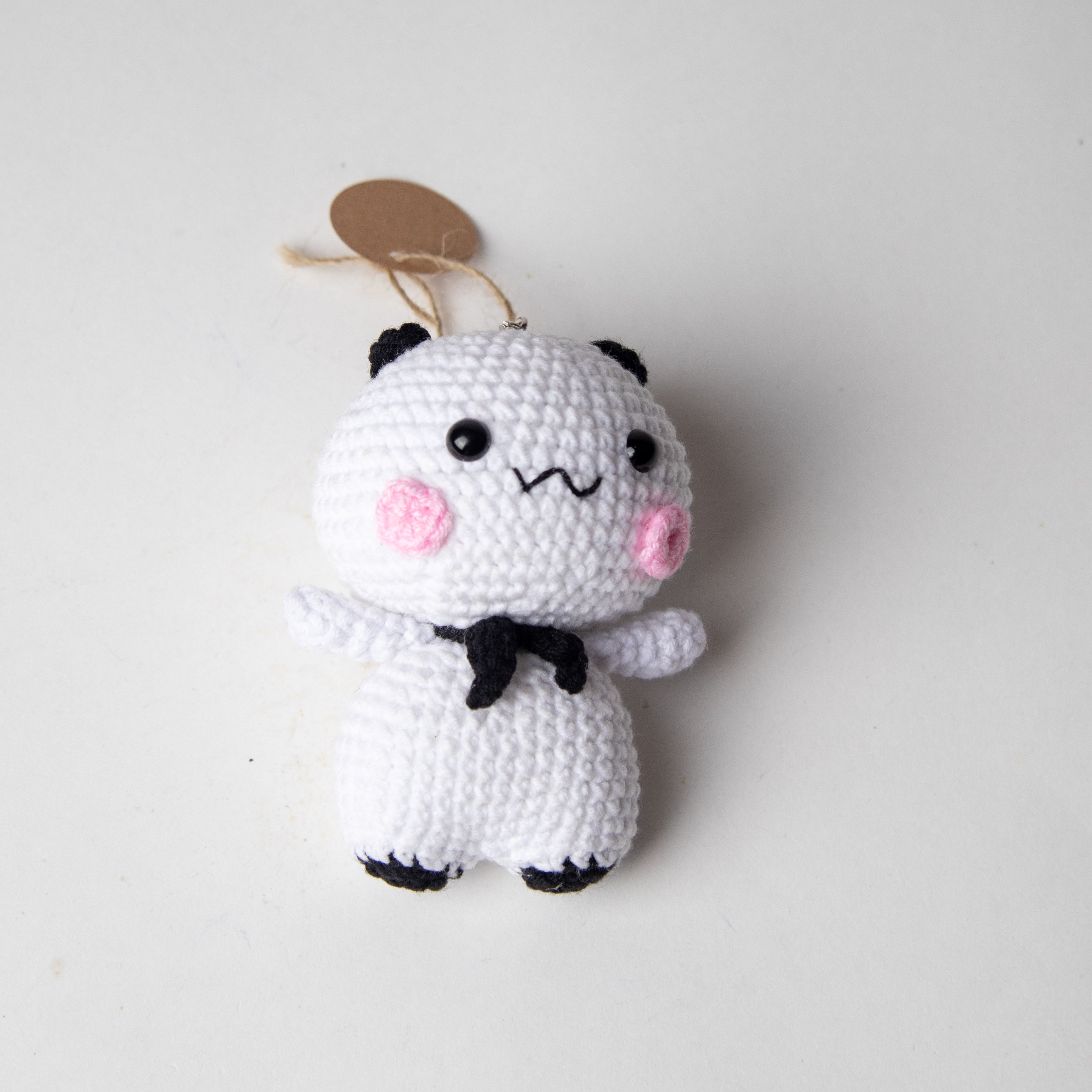 ميدالية دبدوب أبيض