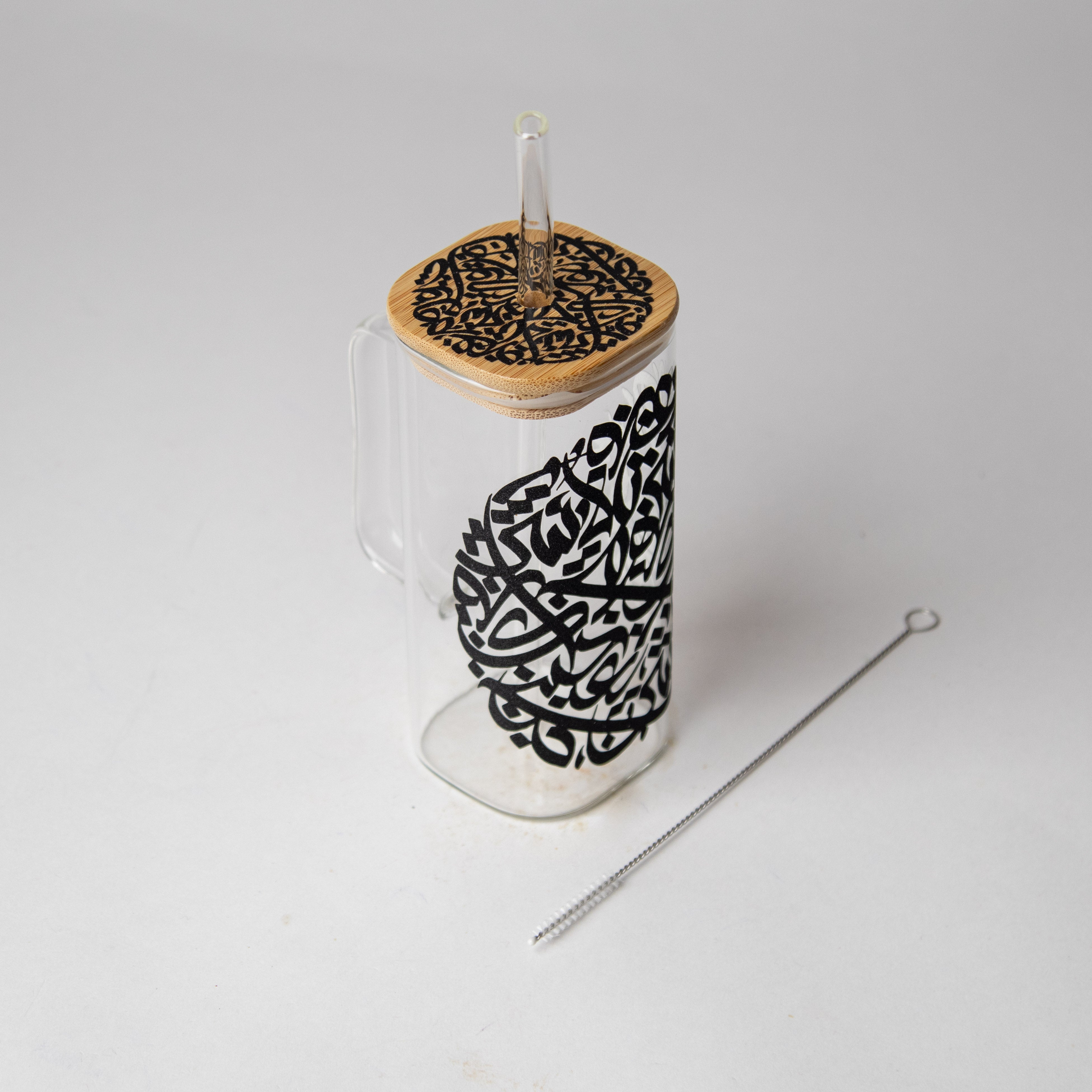 كوب زجاجي بغطاء خشبي