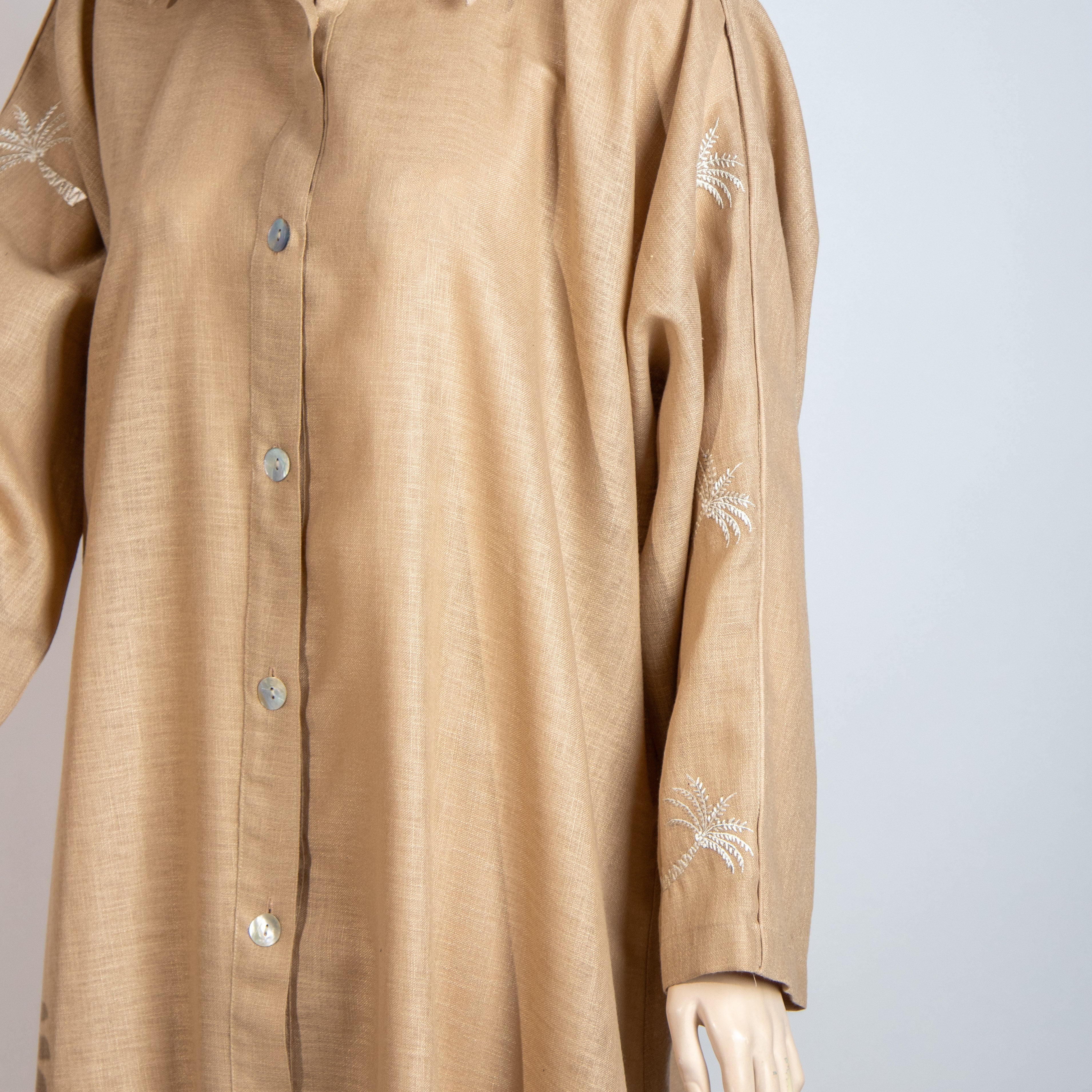 عباية بيج بتطريز يدوي