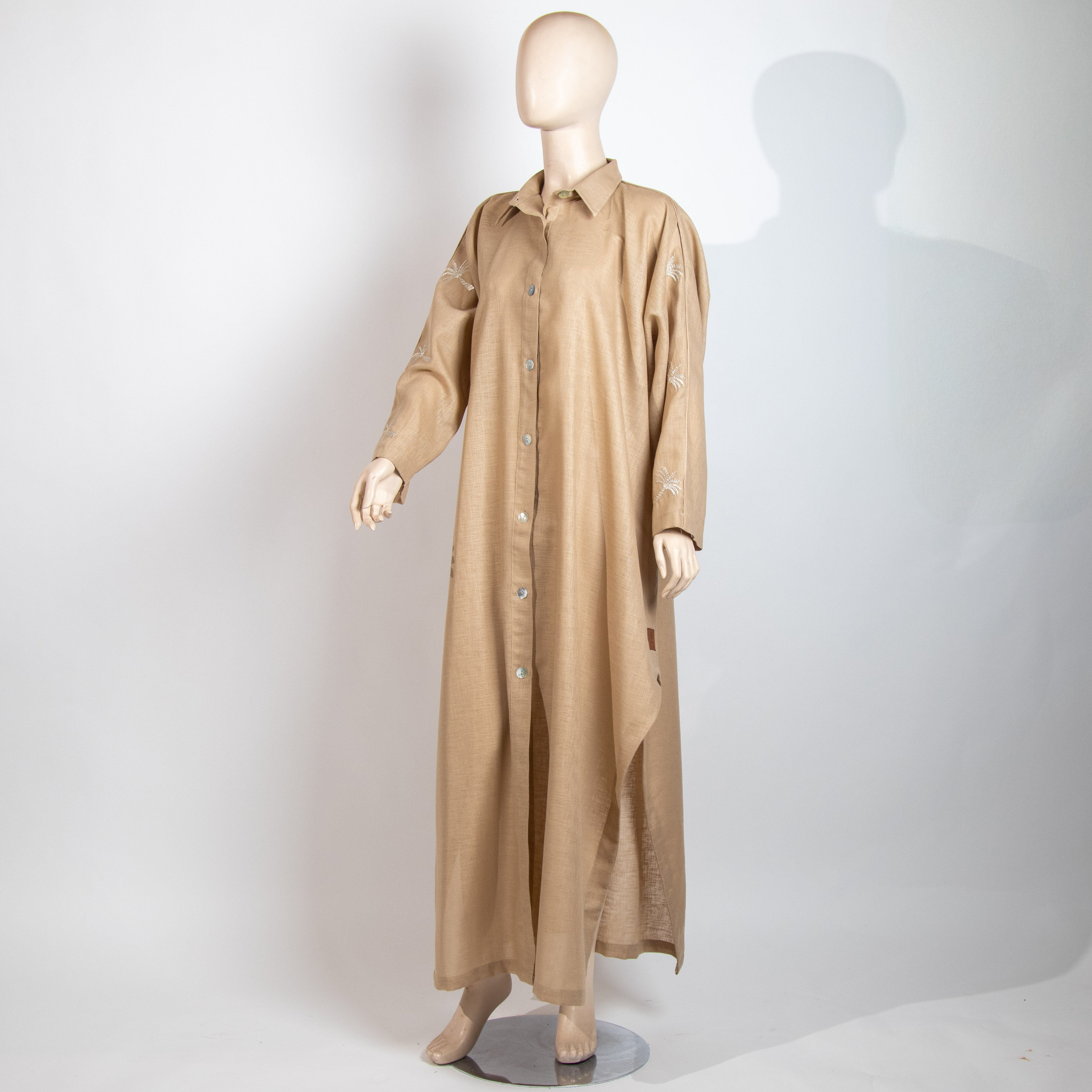 عباية بيج بتطريز يدوي