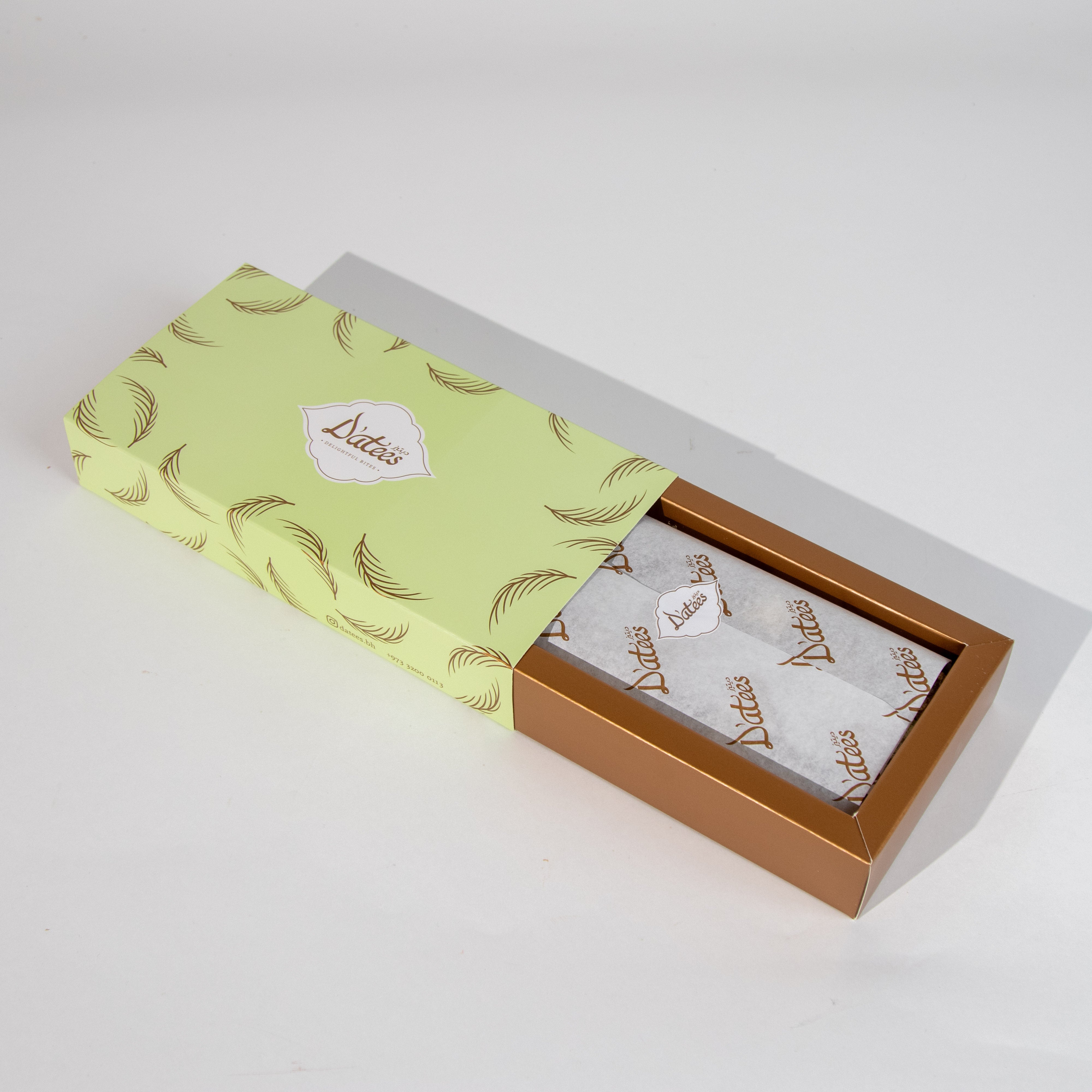 مكعبات التمر بالمكسرات