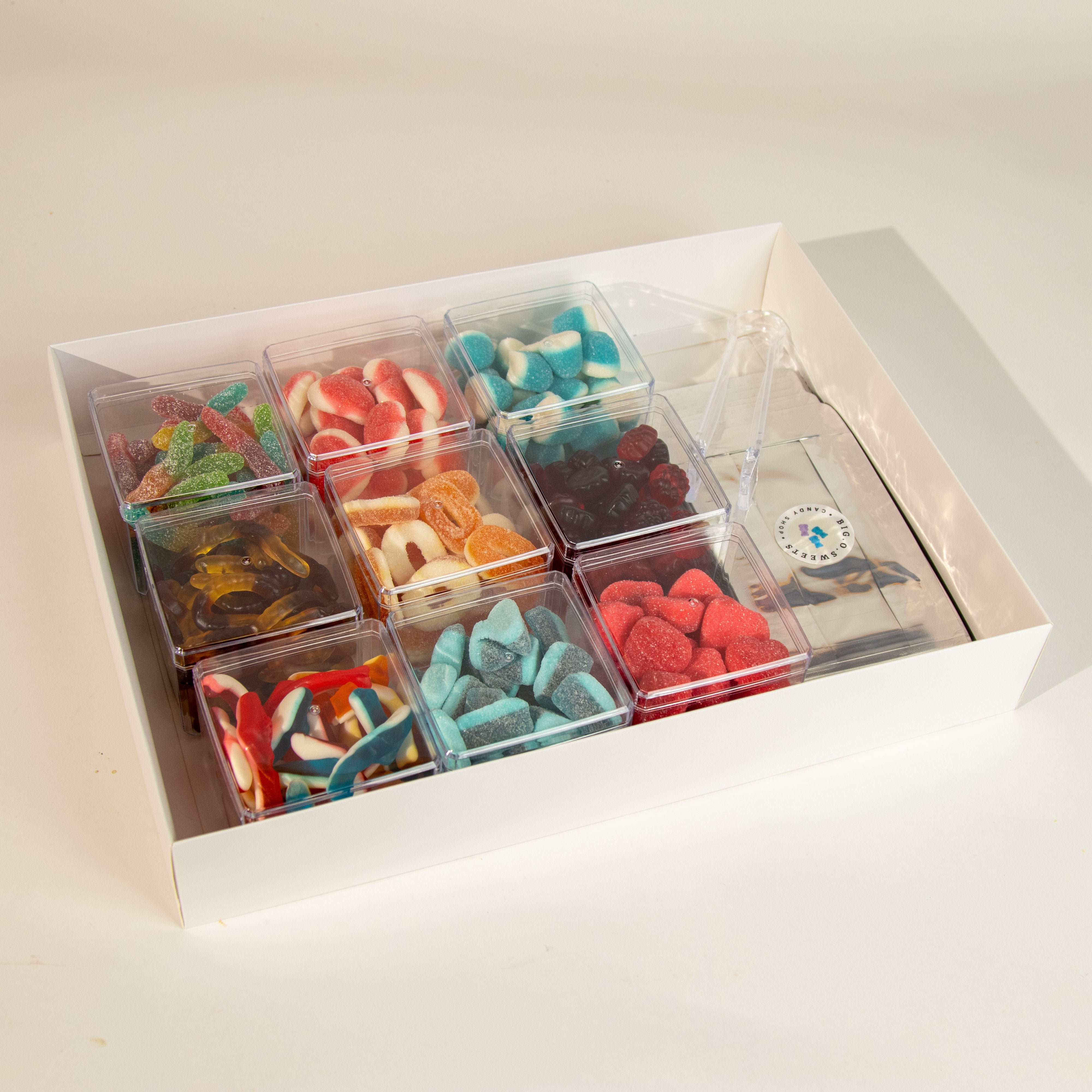 العلبة  العائلية الكبيرة من الحلويات