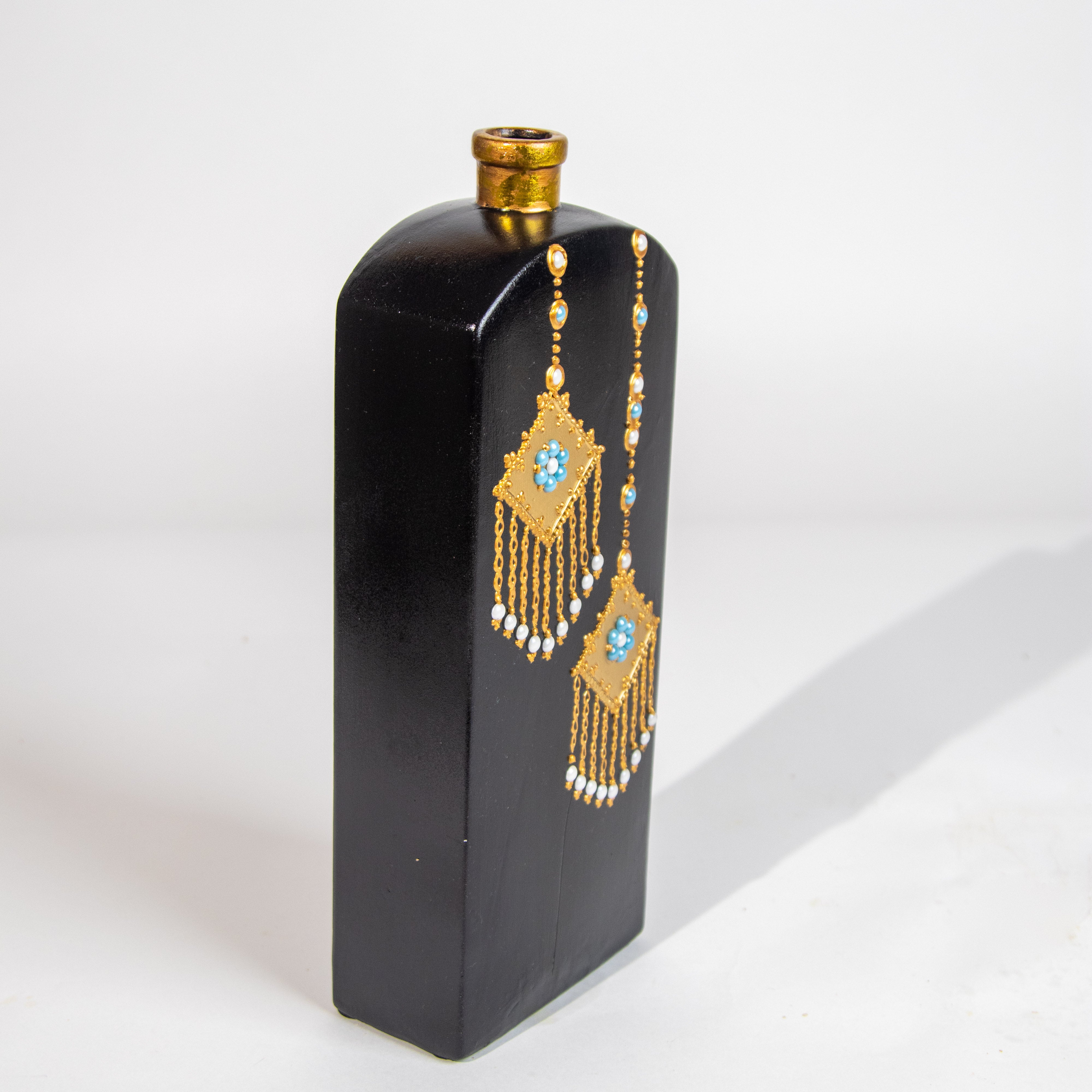 فازة سوداء كبيرة