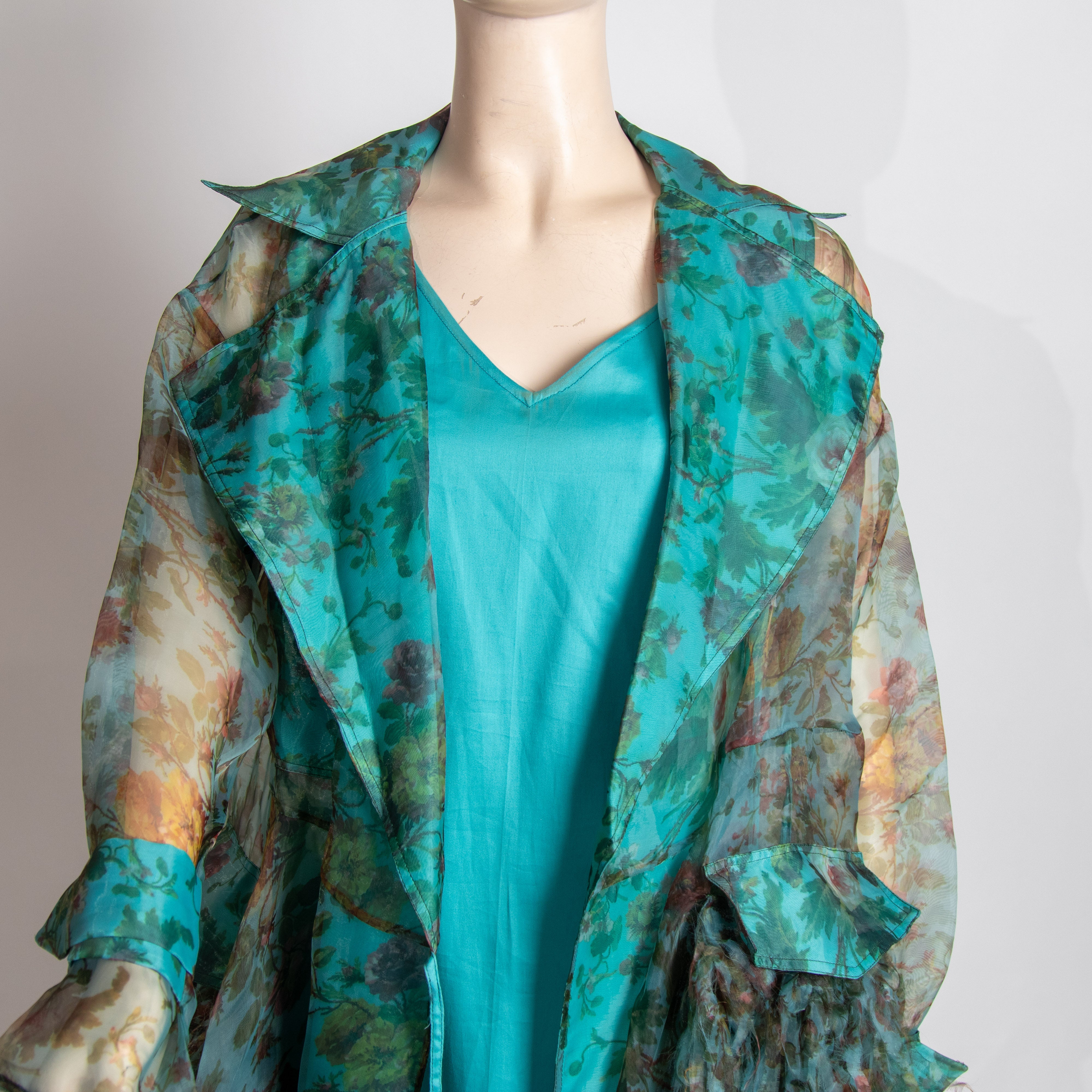 فستان مع حزام باللون التركوازي