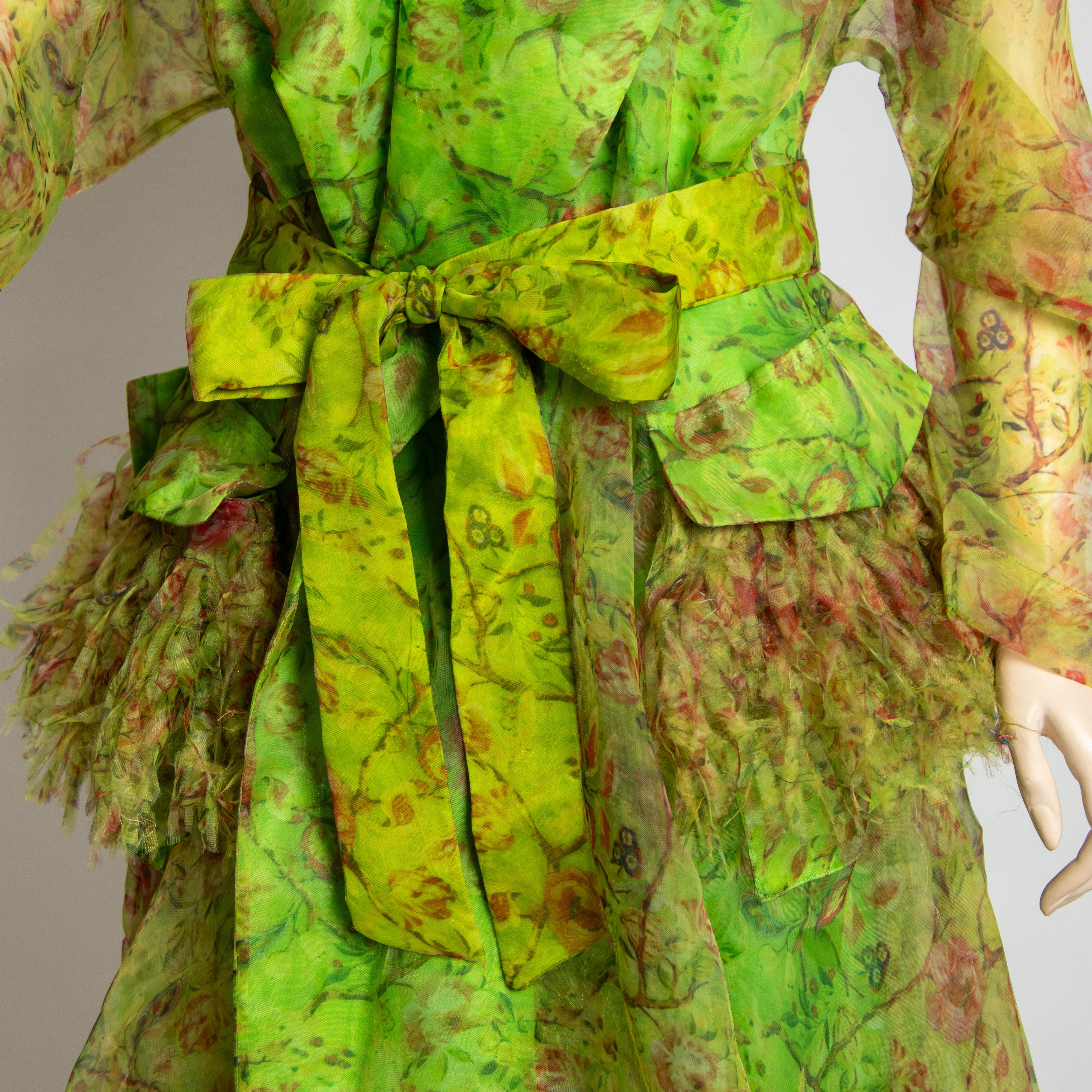 فستان مع حزام باللون الأخضر