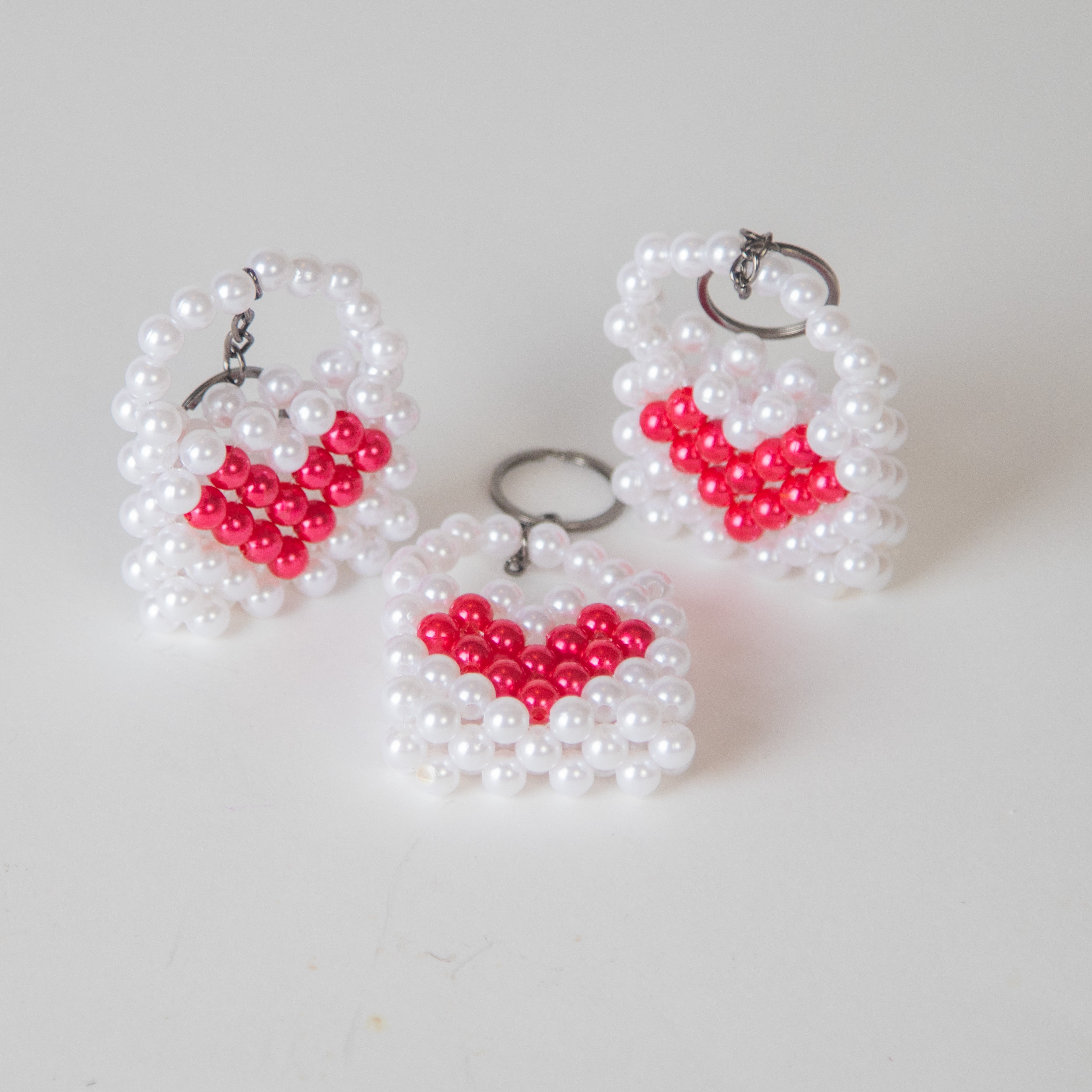 ميدلية الخرز على شكل قلب