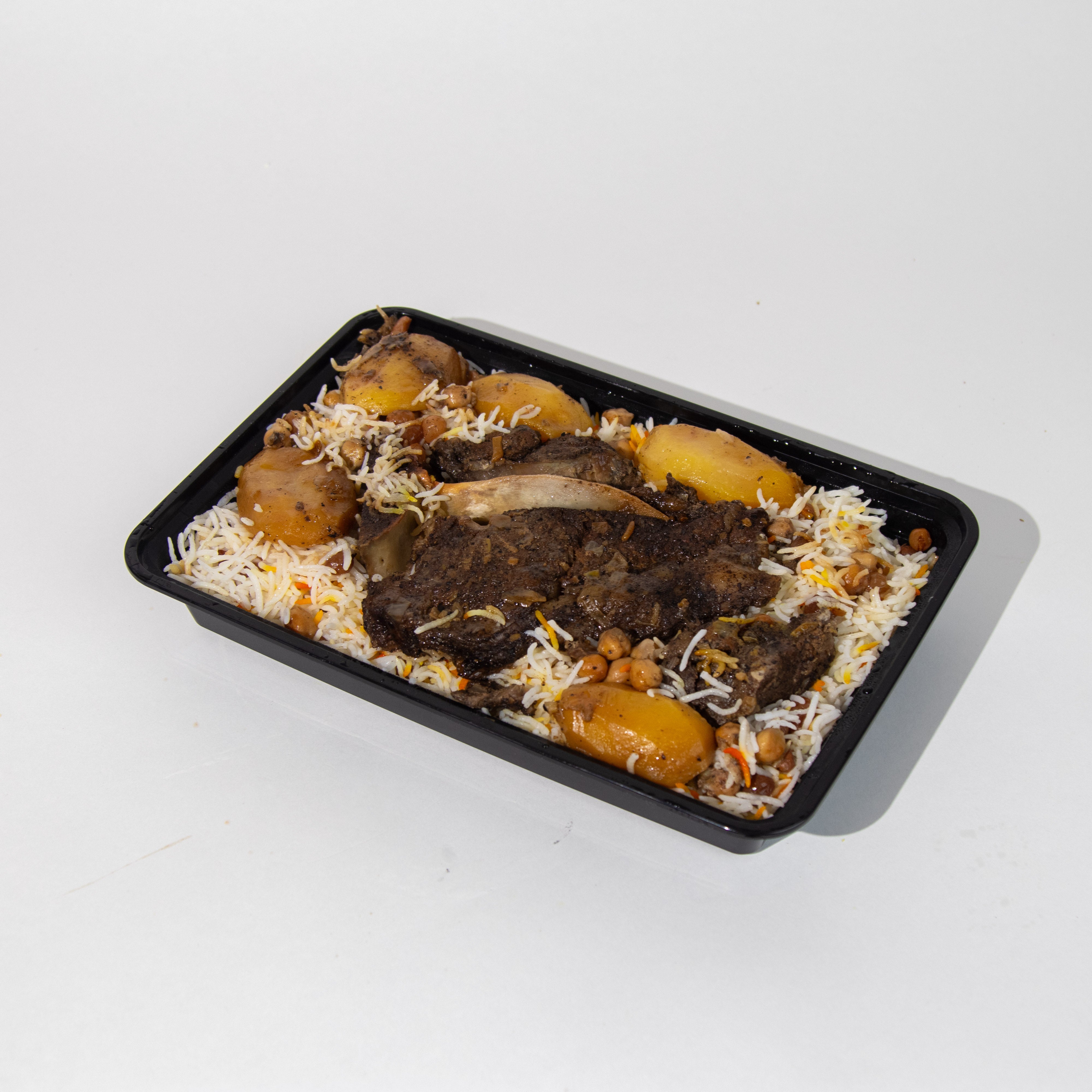 عيش في قاعته لحم