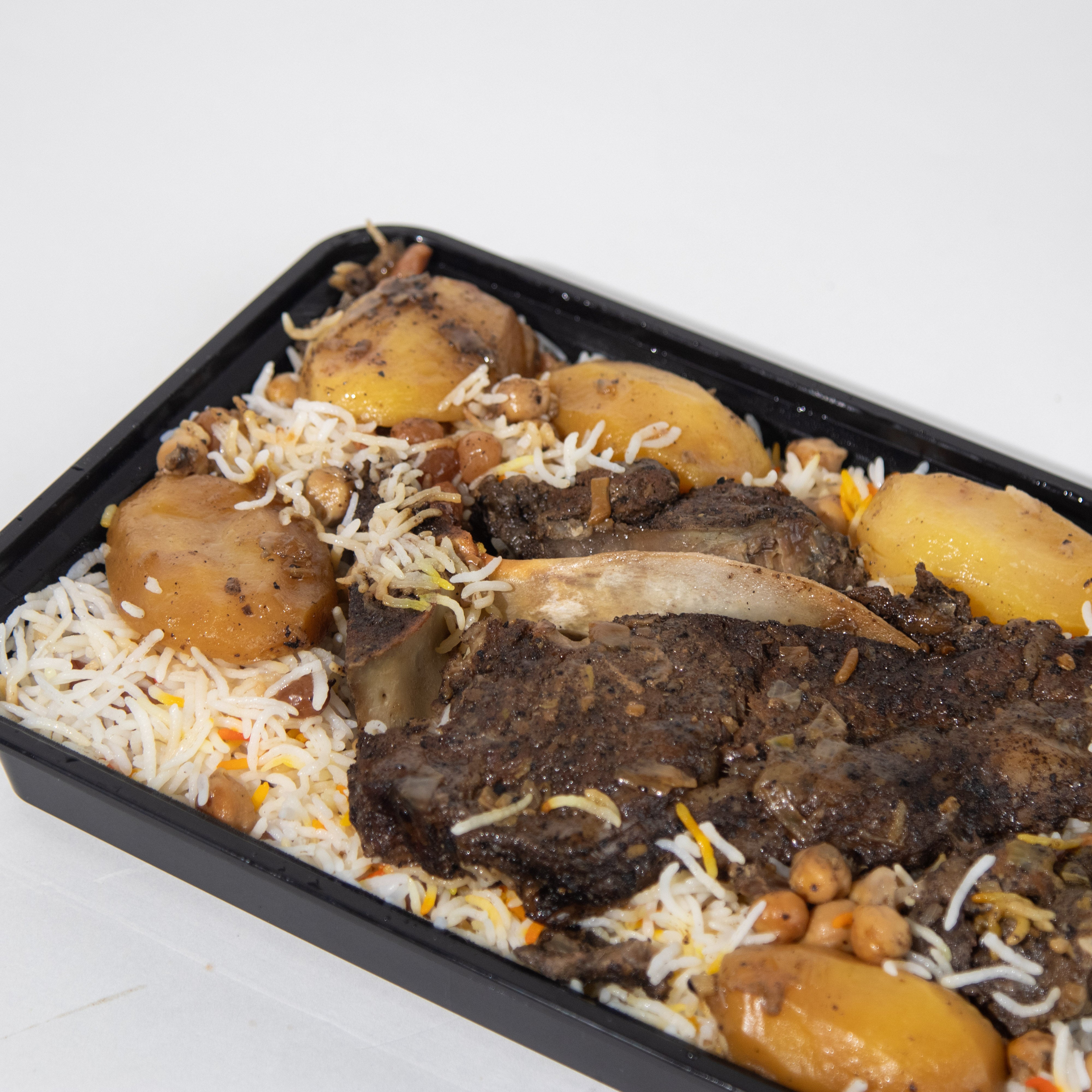 عيش في قاعته لحم