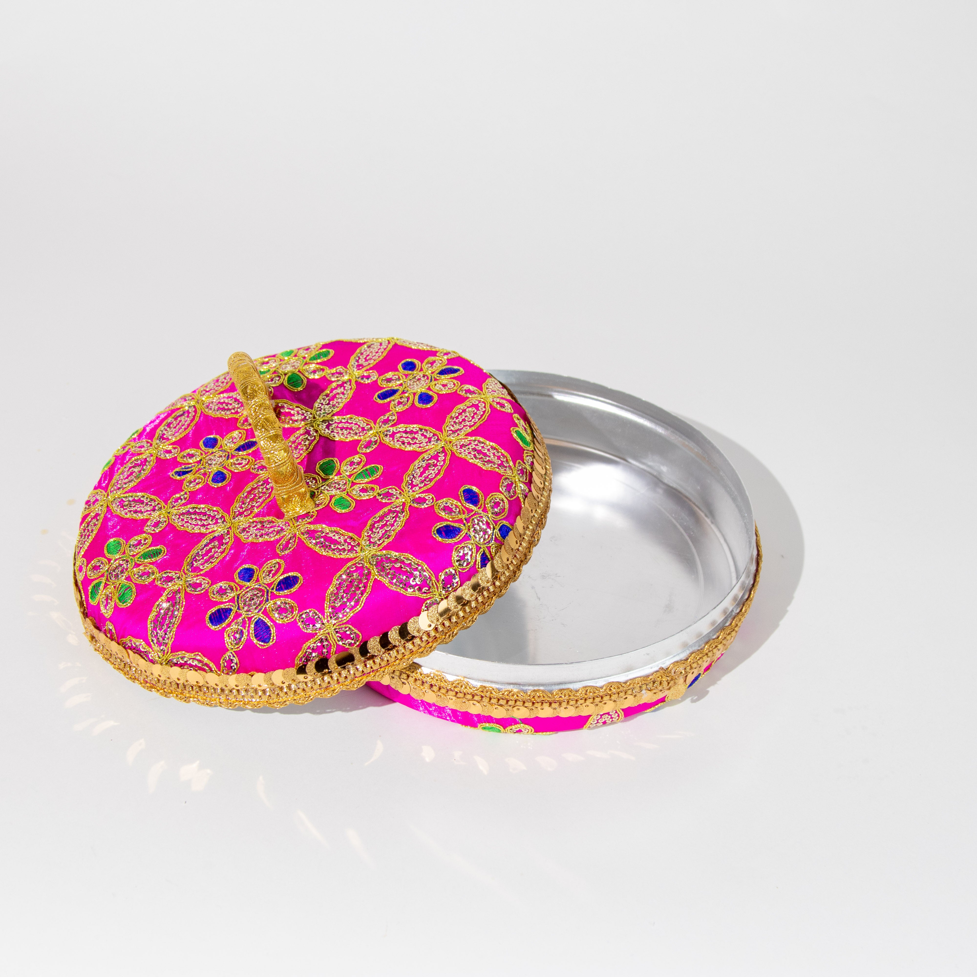 ملة كبيرة مع غطاء ومسكة