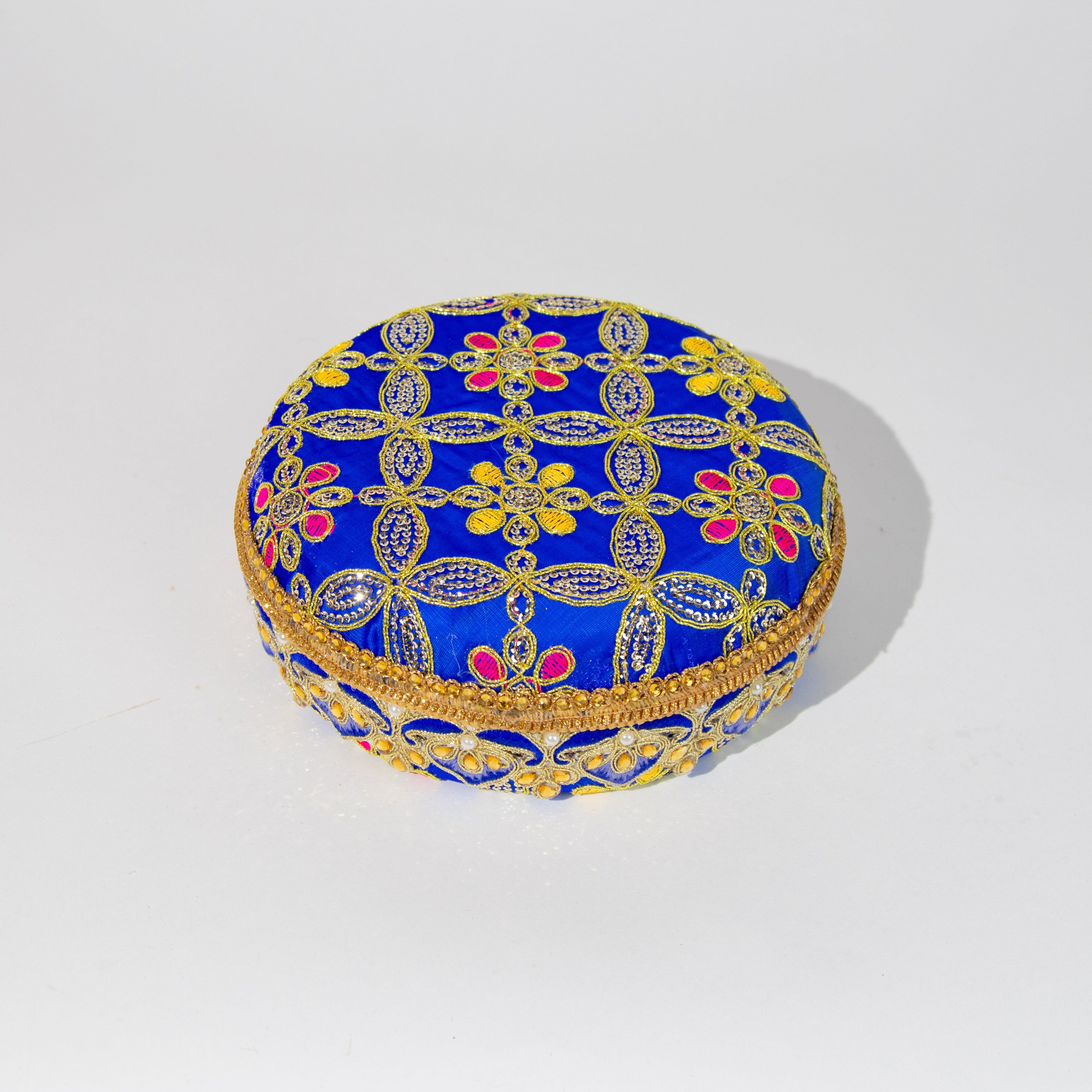 ملة متوسطة مع غطاء