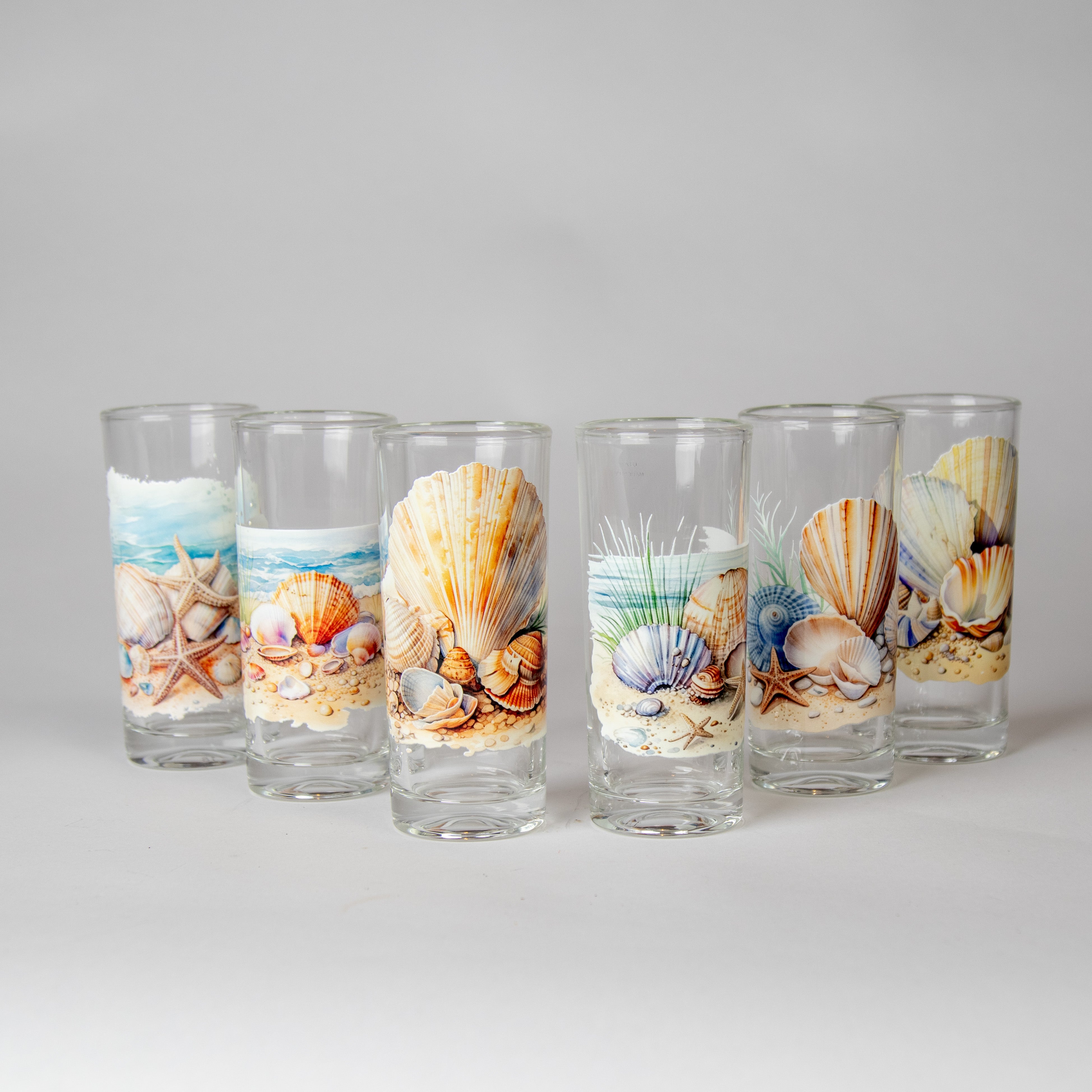 كأس زجاجي برسمة الصدف