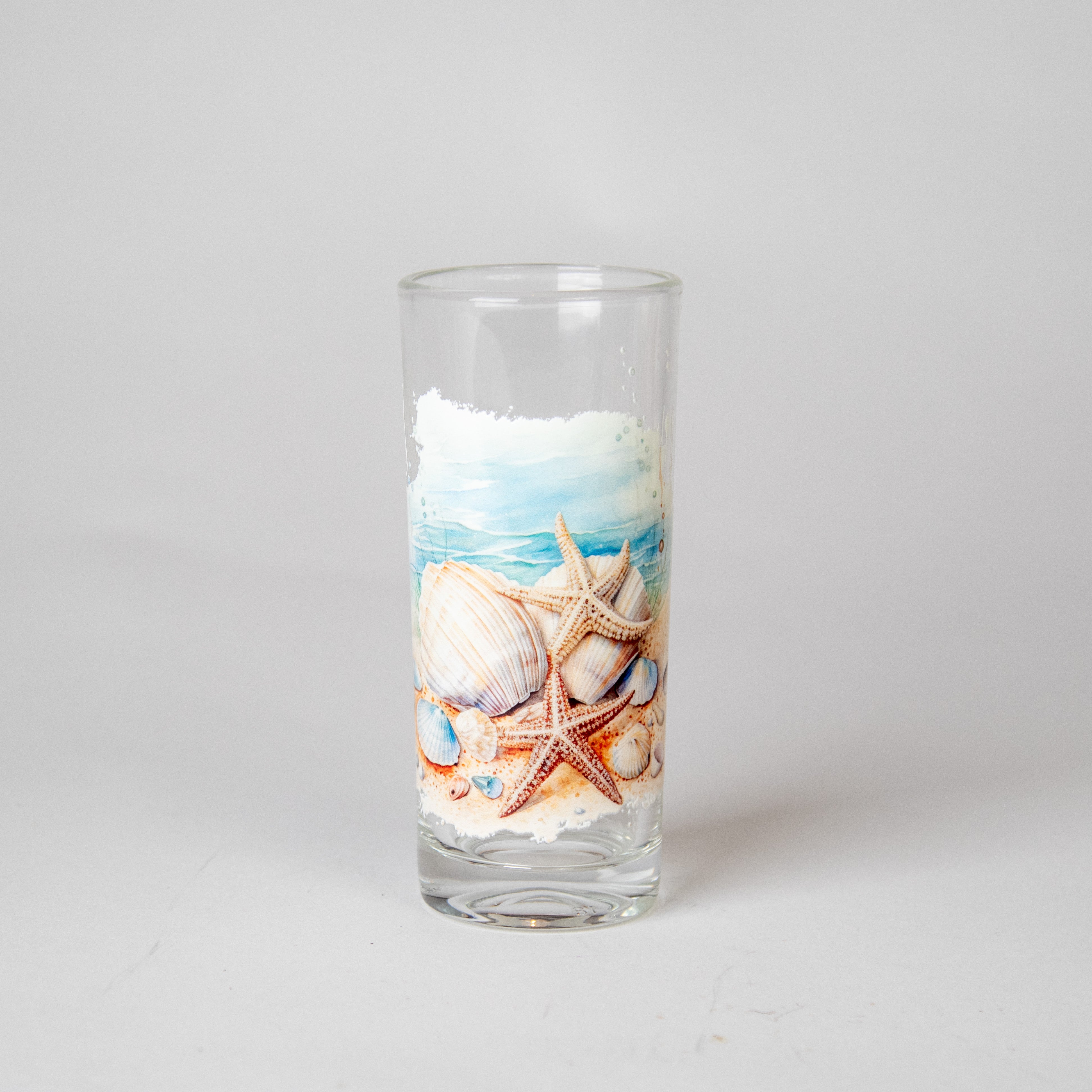 كأس زجاجي برسمة الصدف