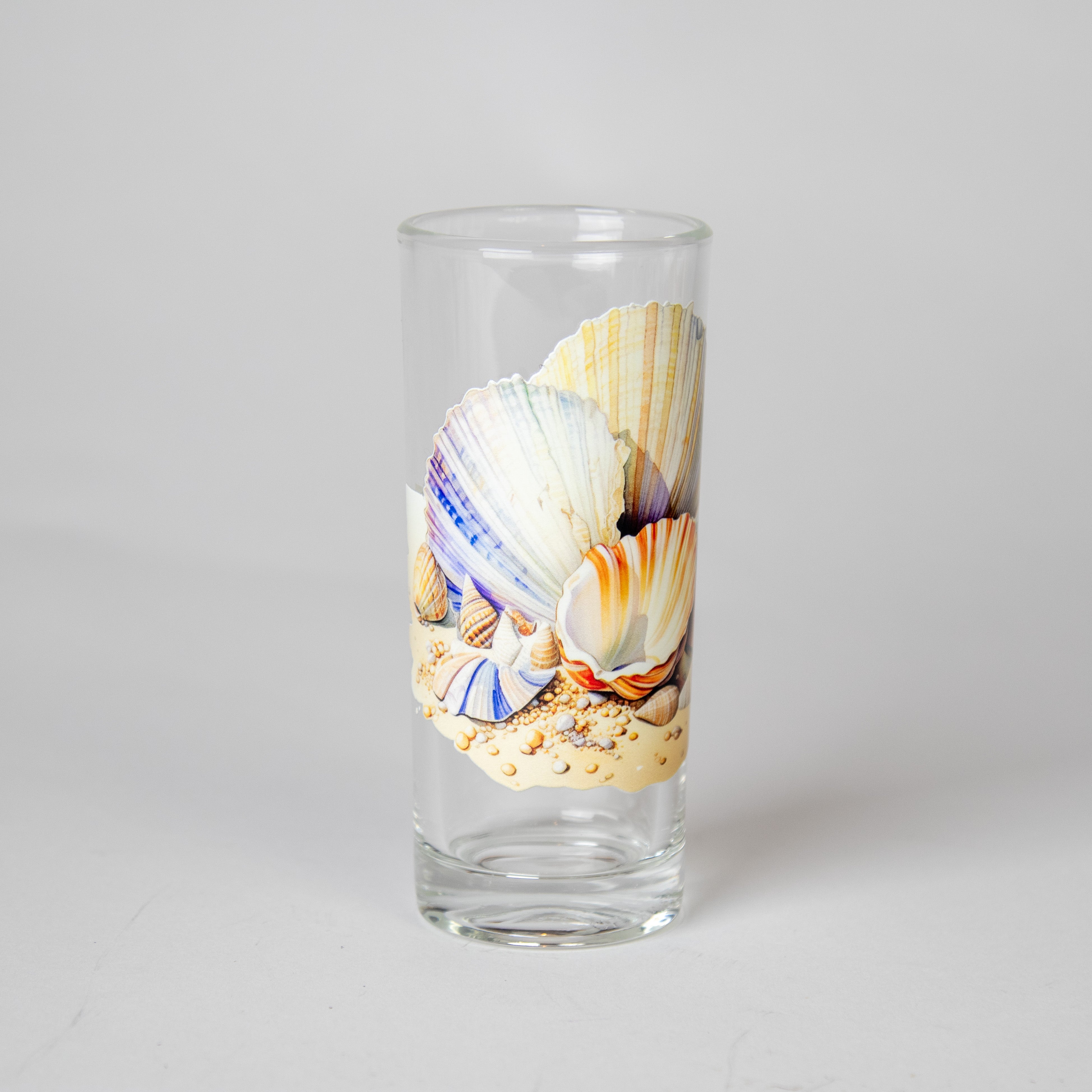كأس زجاجي برسمة الصدف