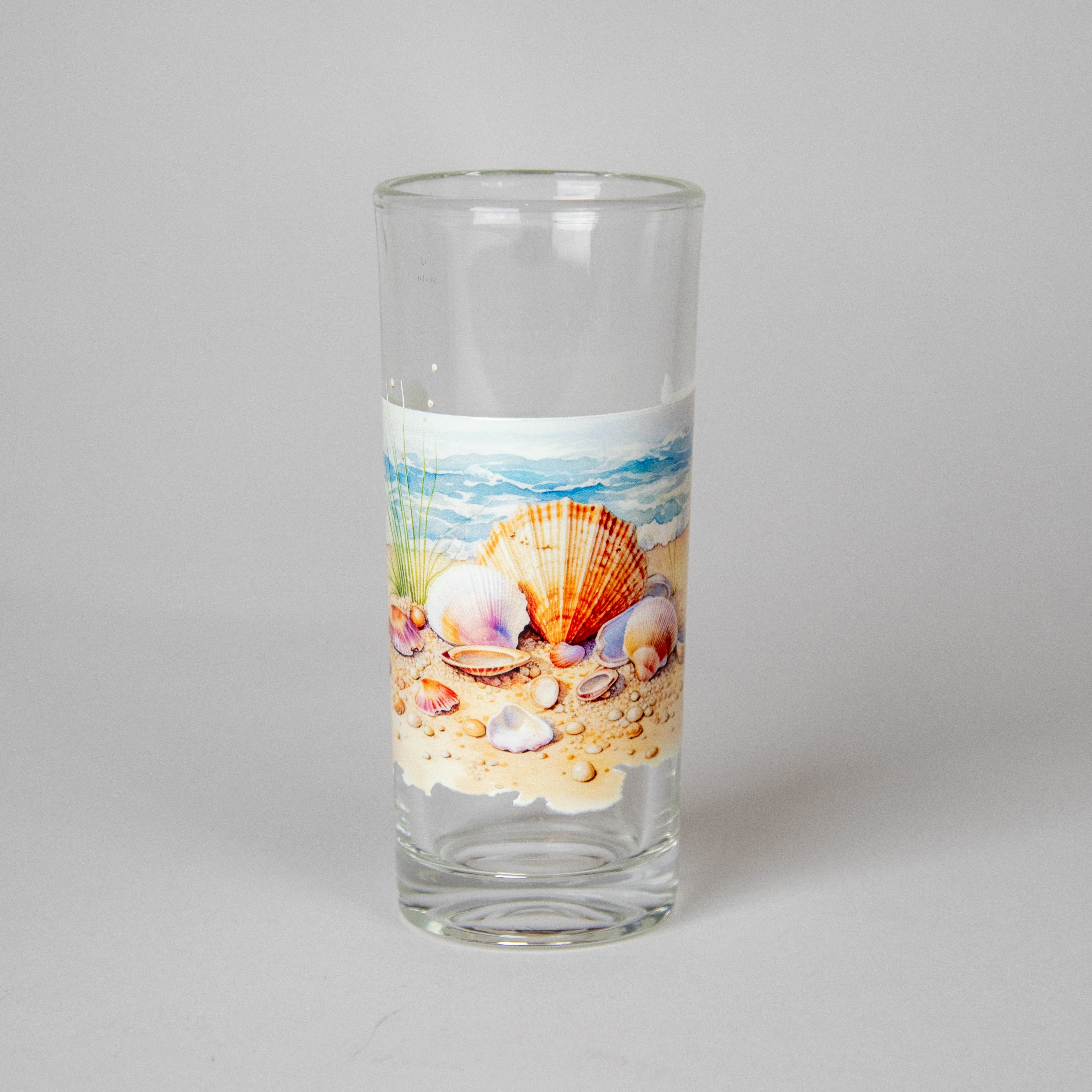 كأس زجاجي برسمة الصدف