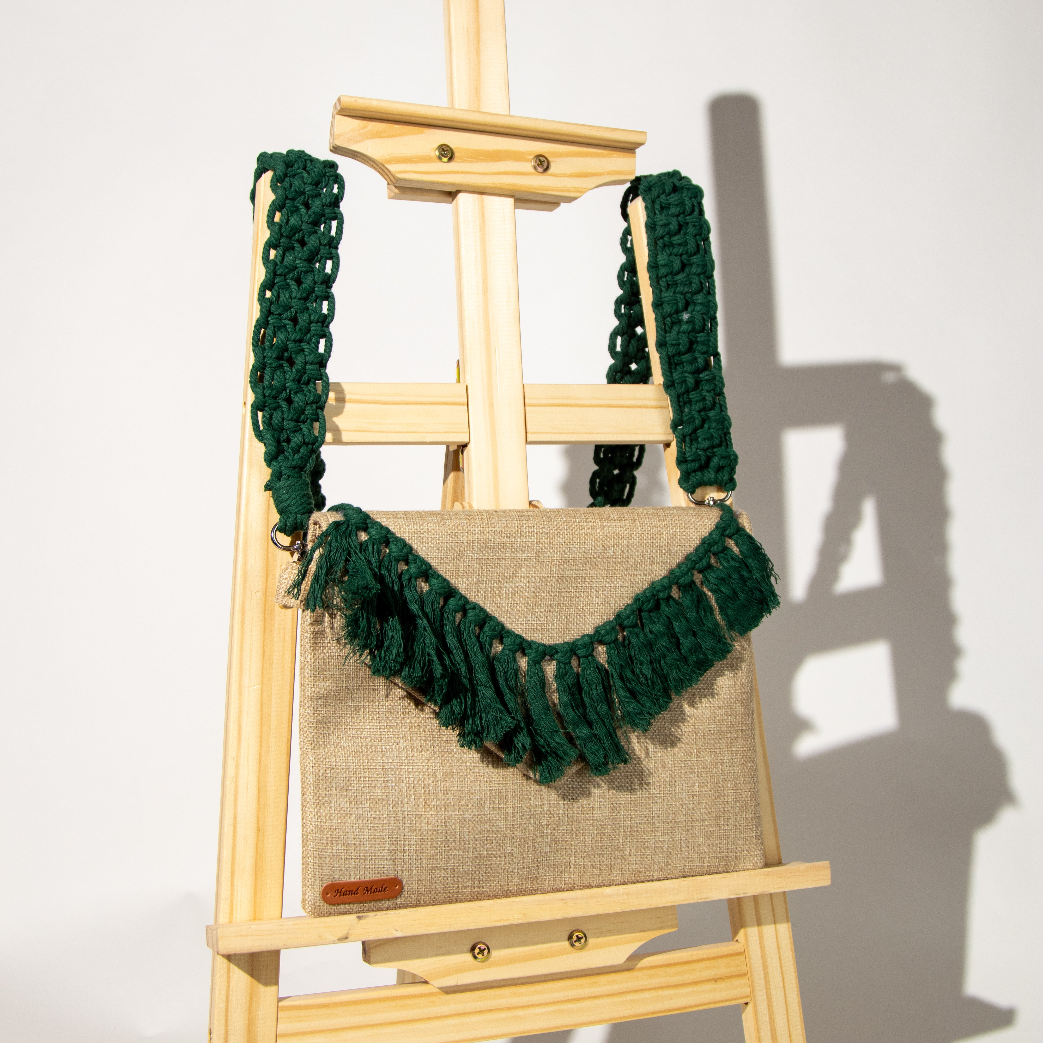 شنطة خيش بحزام مكرمية عريض