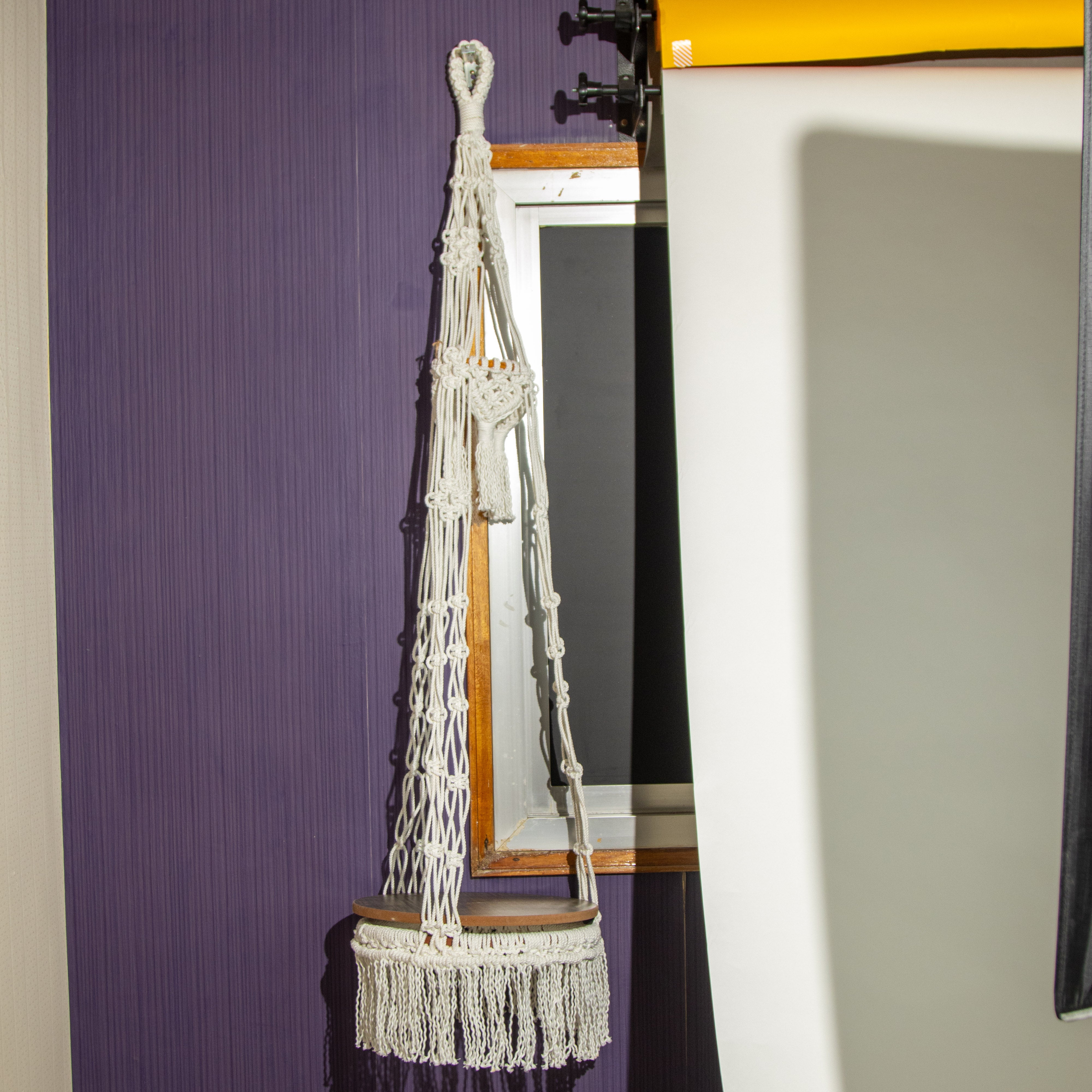 رف مكرمية معلق