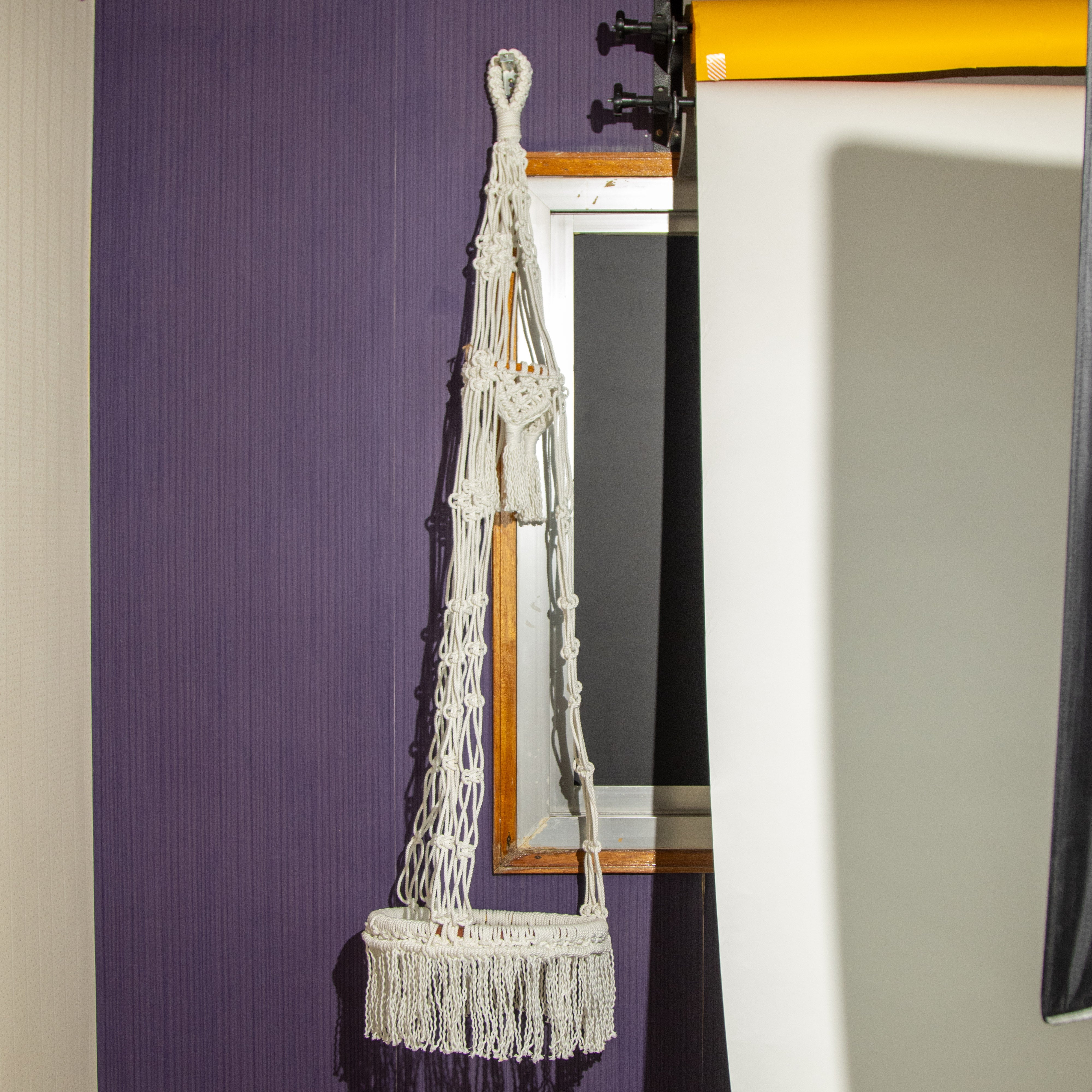 رف مكرمية معلق