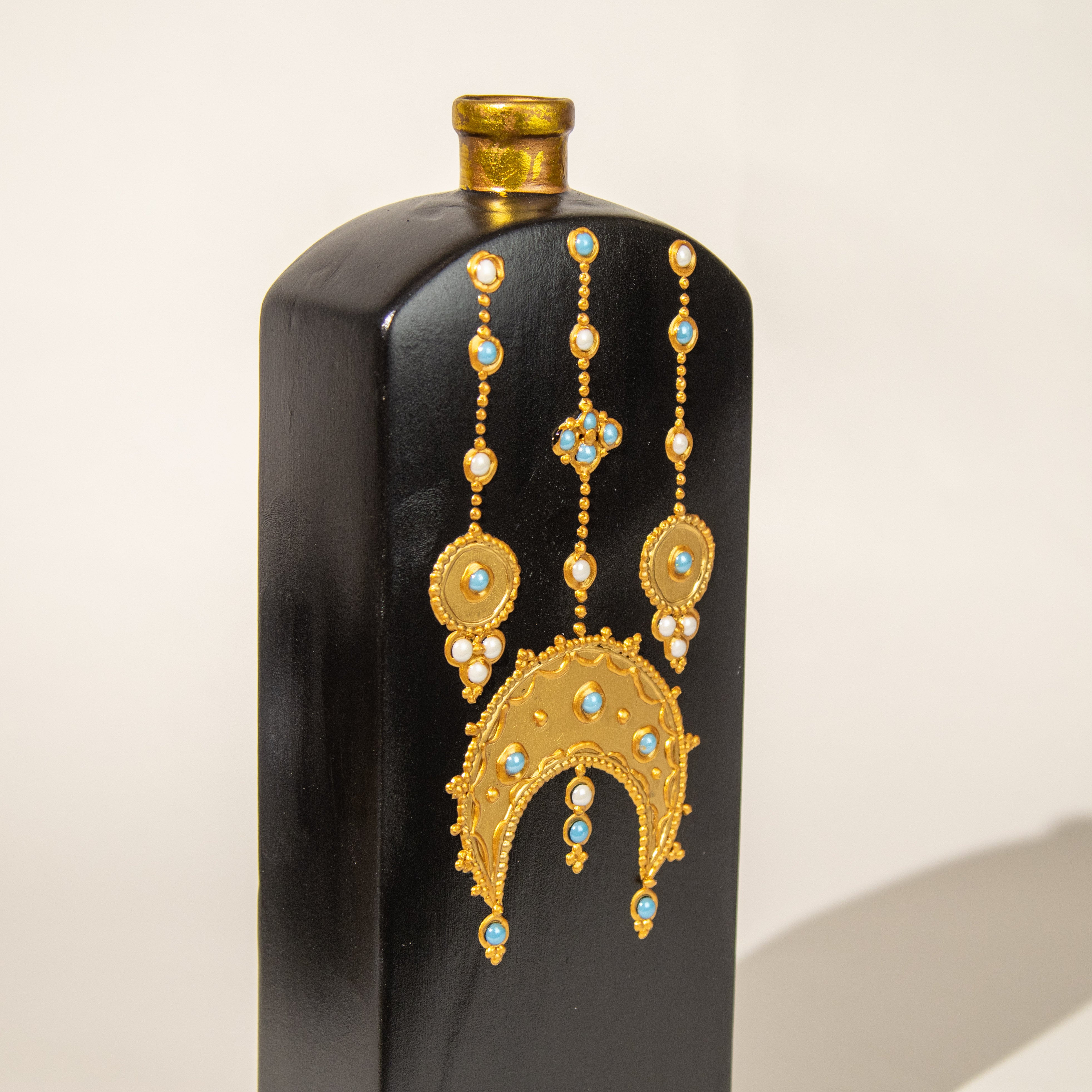 فازة سوداء طويلة