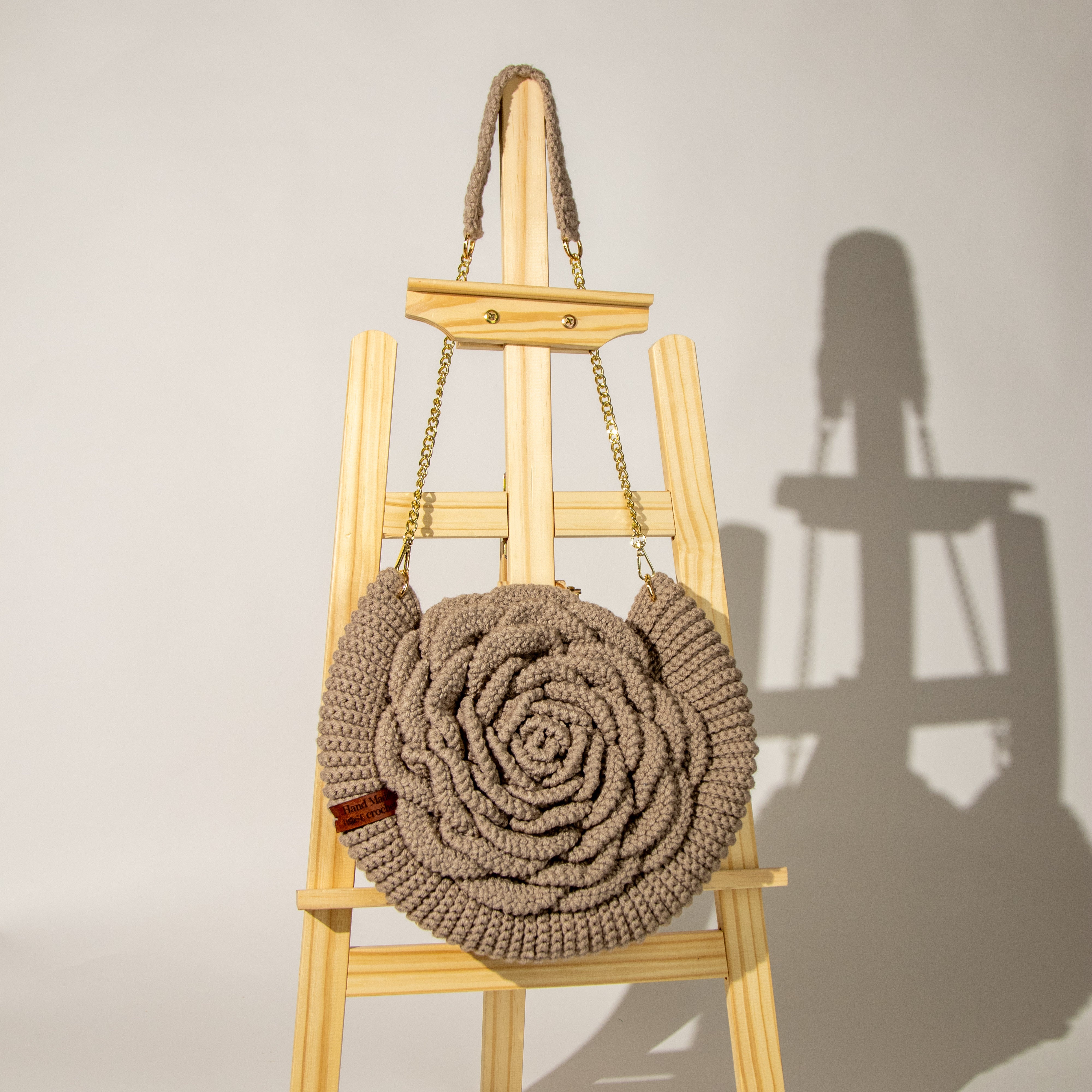 حقيبة الوردة بني فاتح