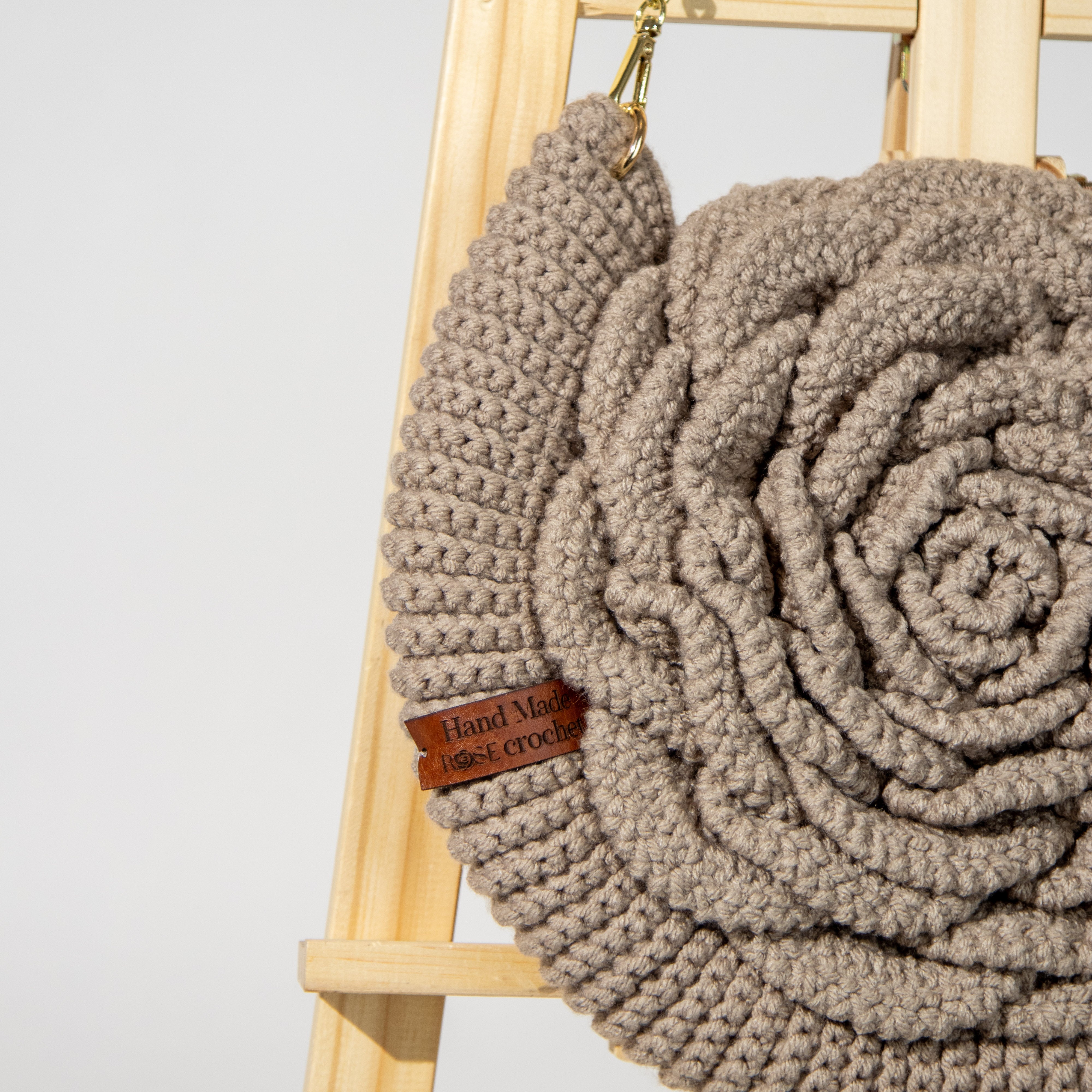 حقيبة الوردة بني فاتح