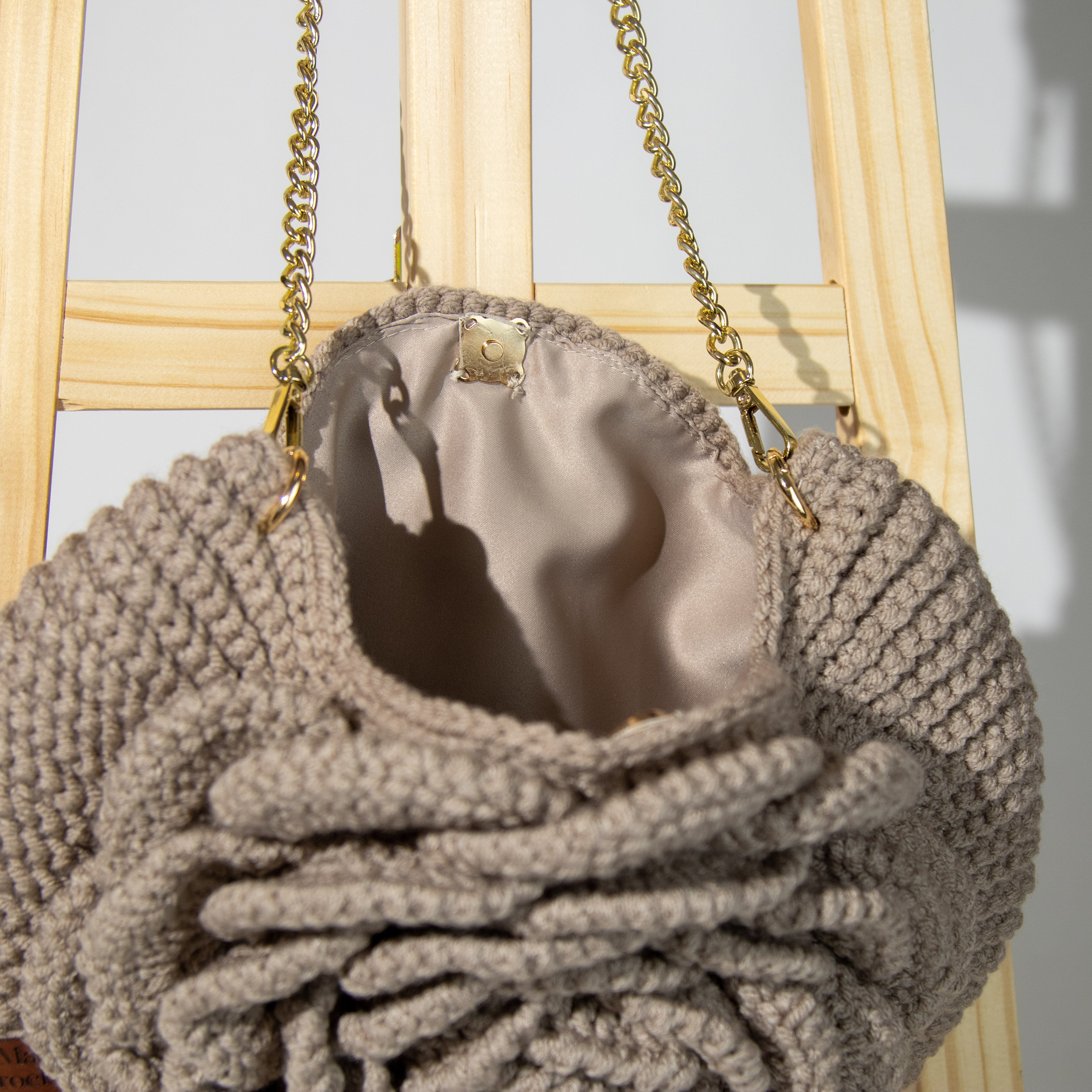 حقيبة الوردة بني فاتح