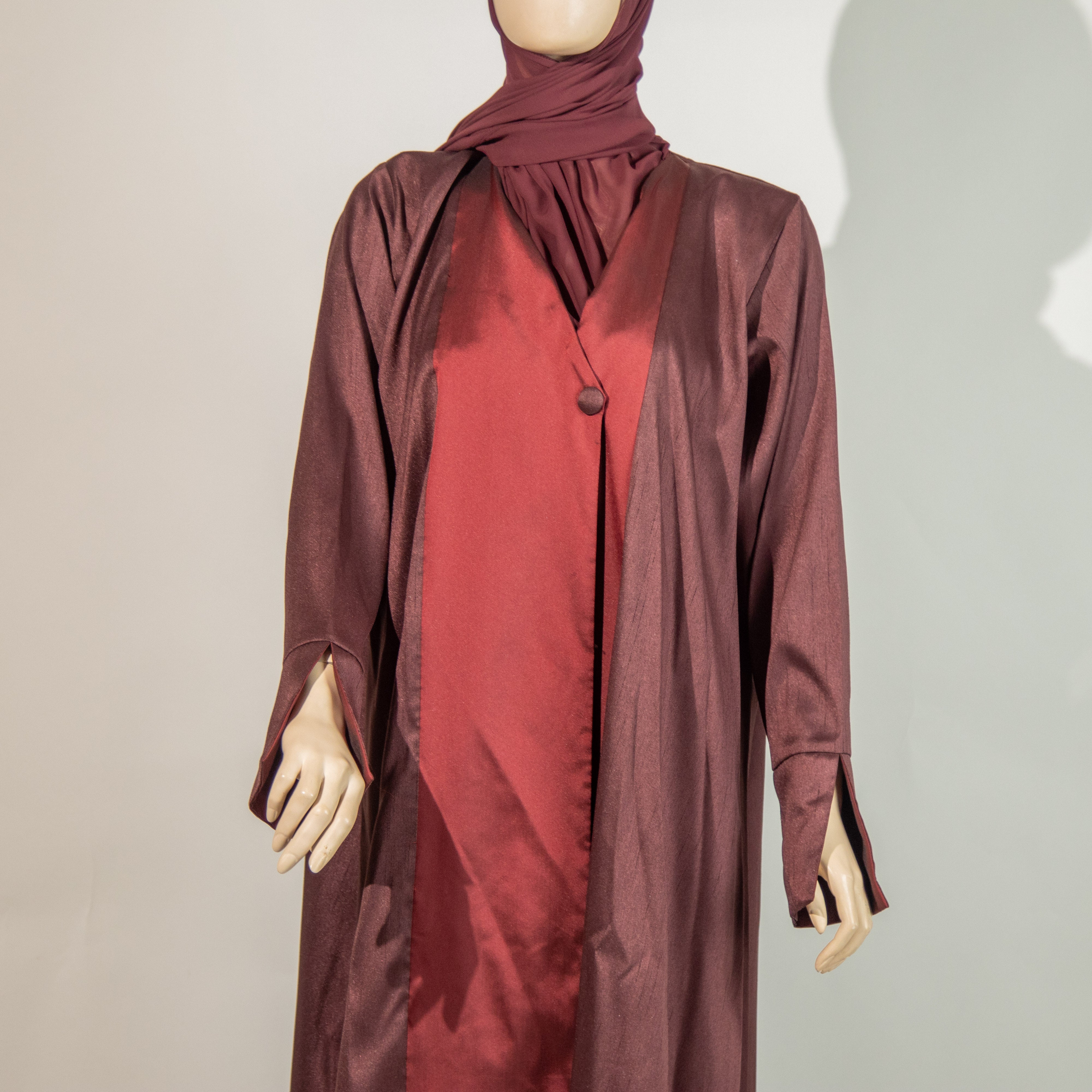 عباية مارونية مغلقة ورسمية
