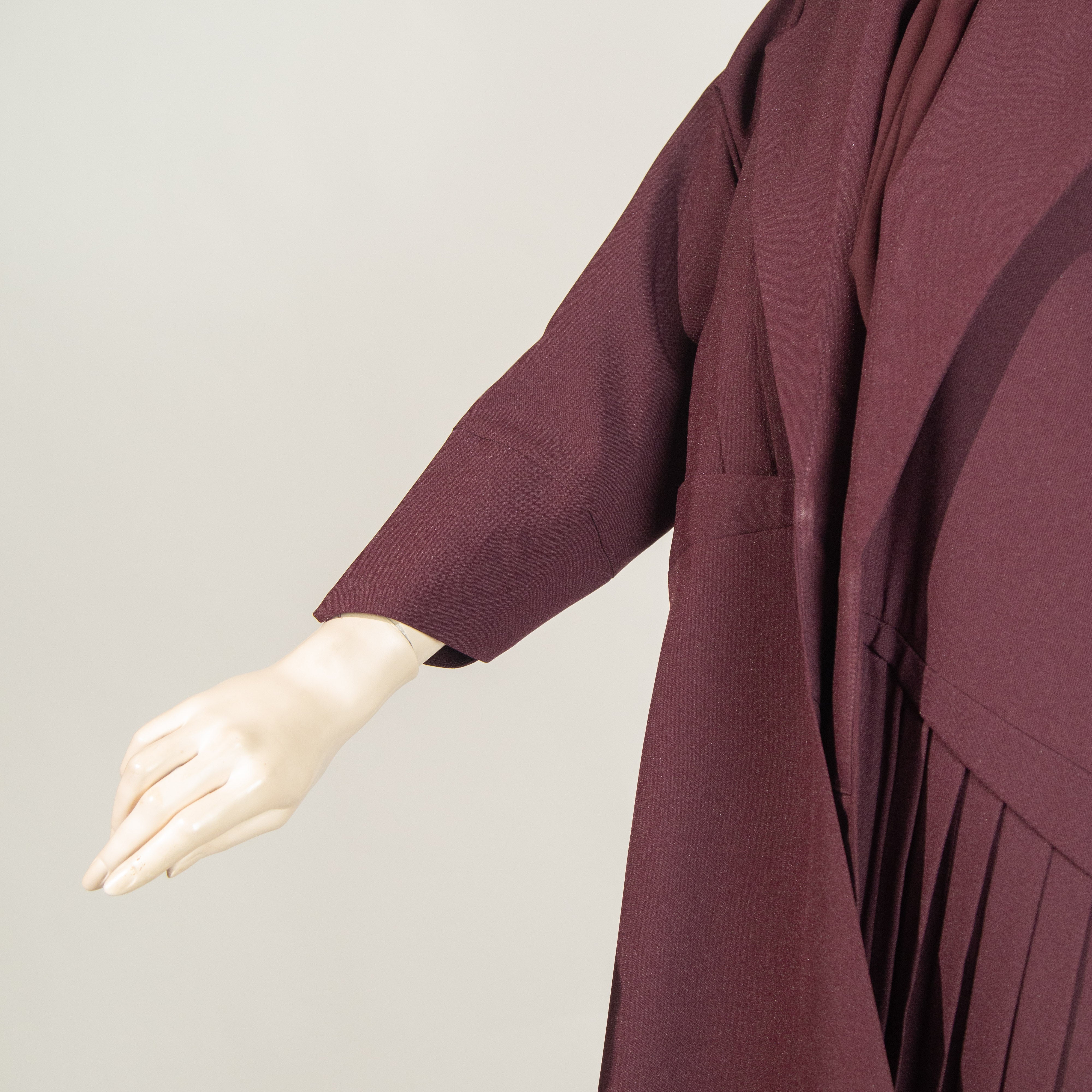 عباية مارونية مفتوحة