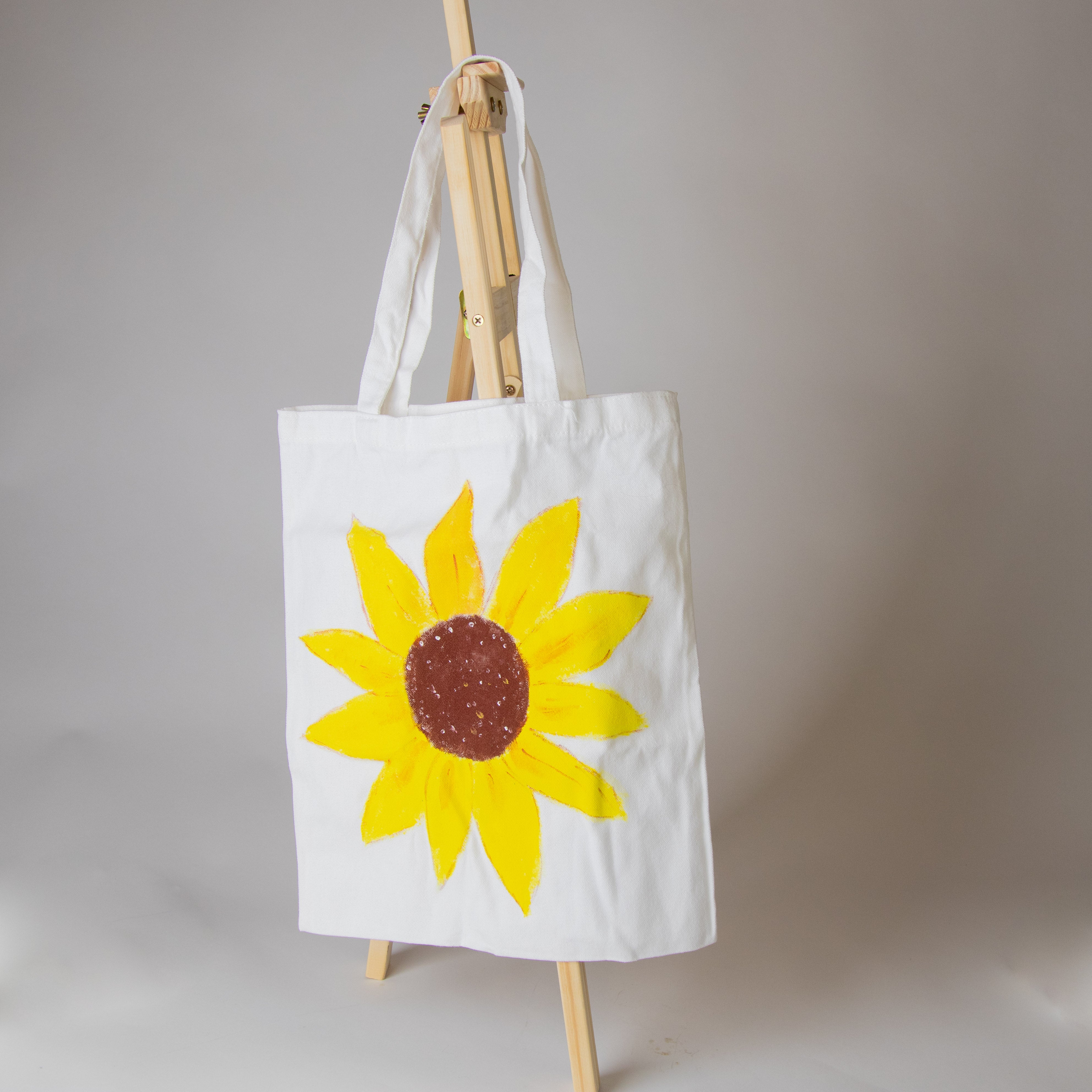 شنطه قماشيه برسم يدوي