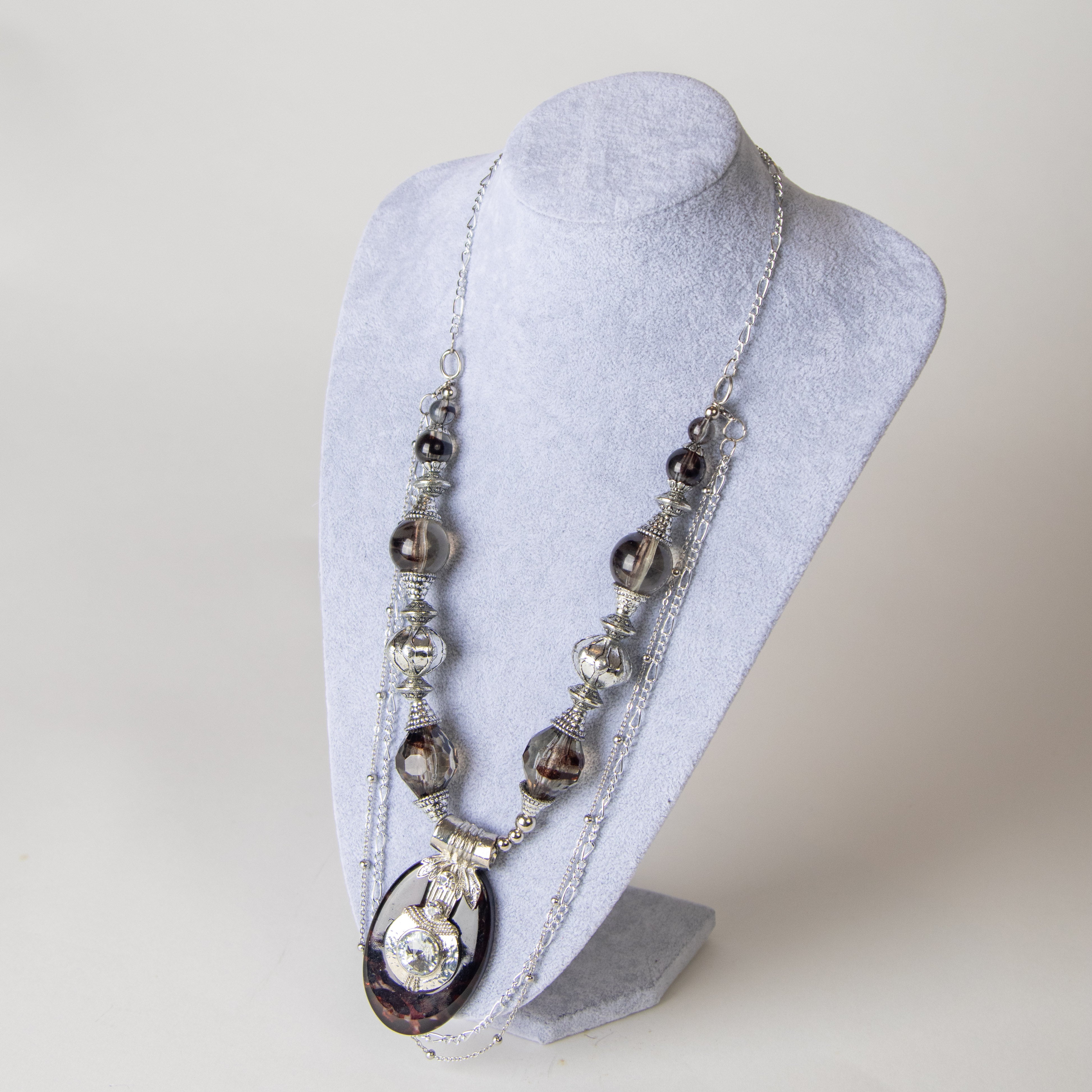 عقد ذهب صيني مع الحجر