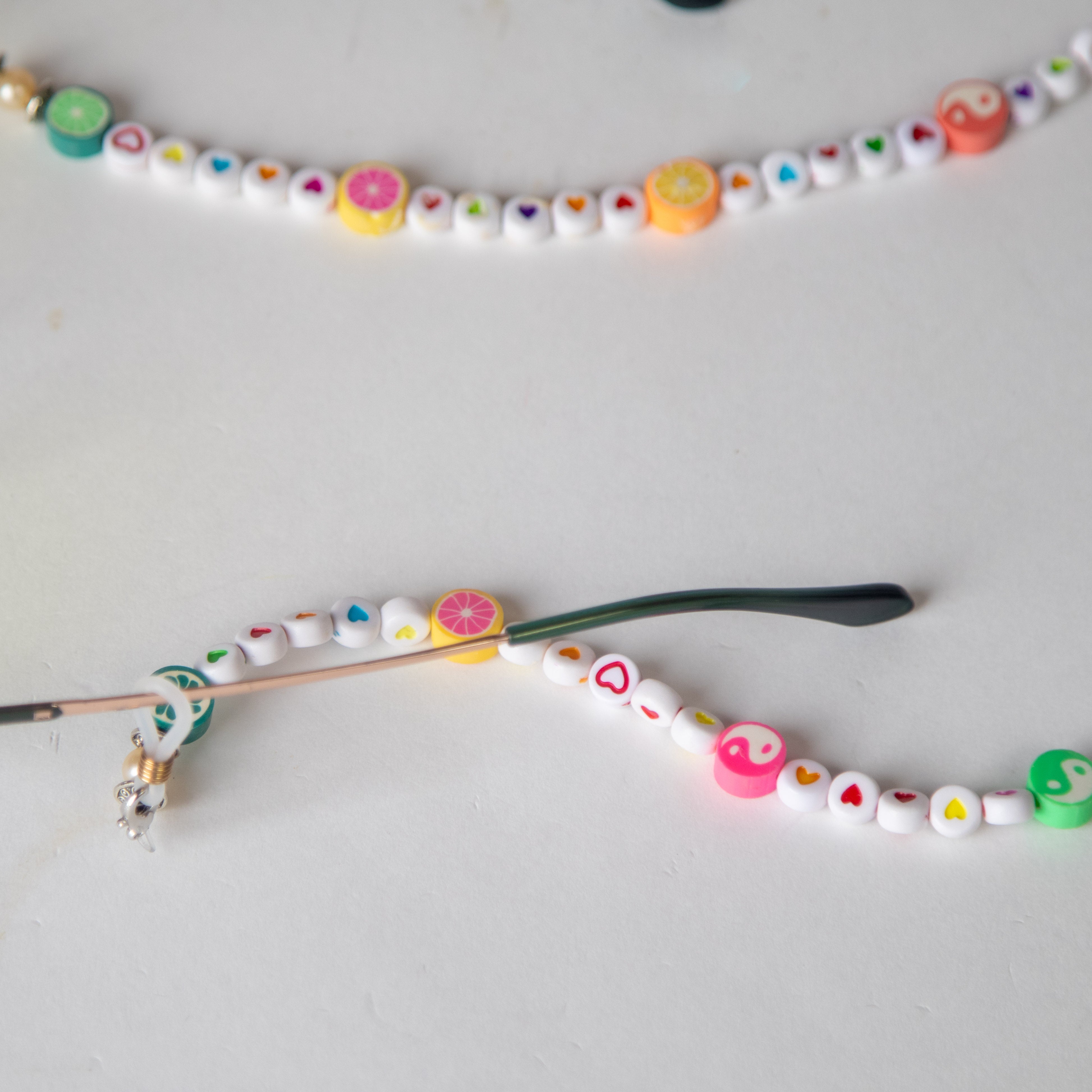 سلسلة نظارة خرز ملون