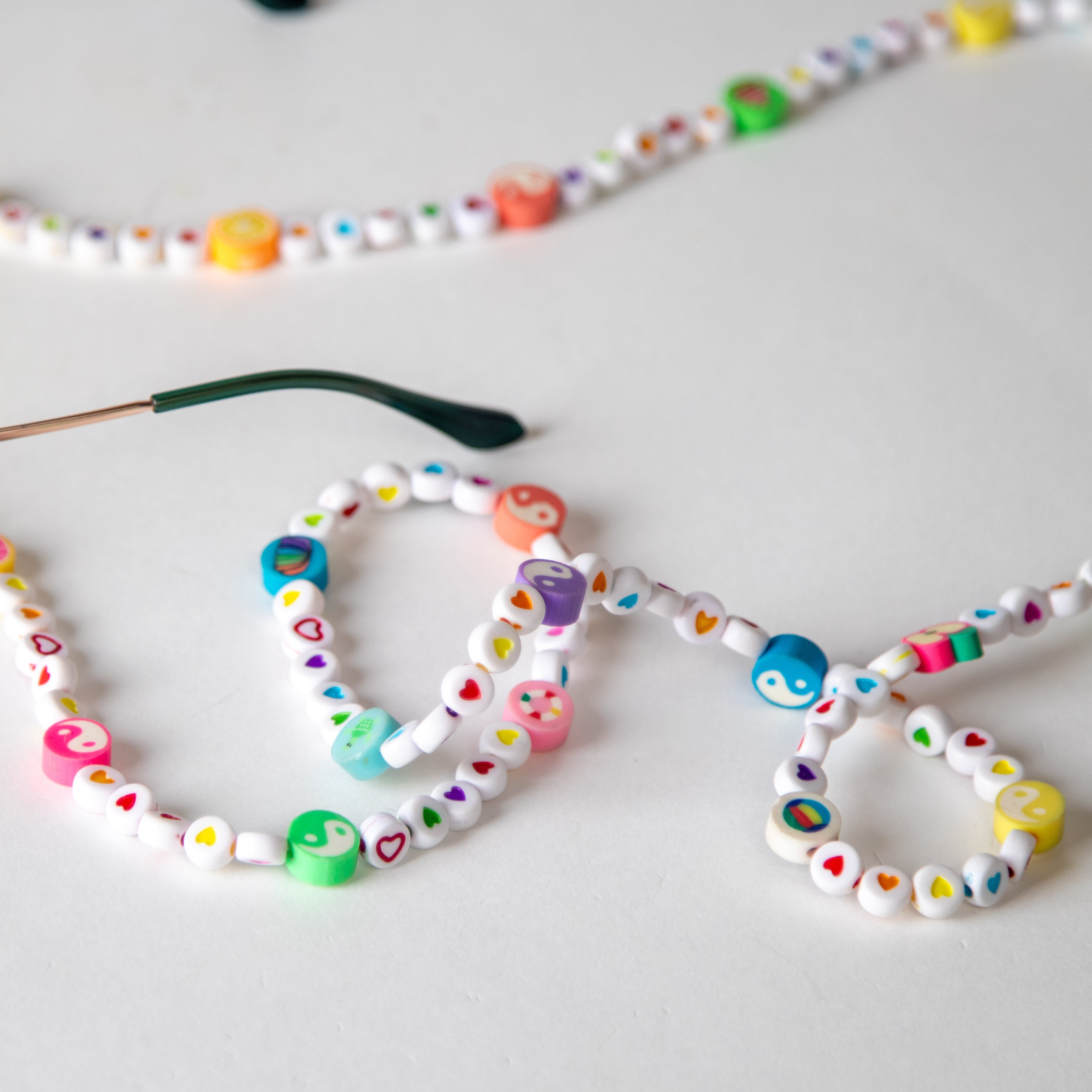 سلسلة نظارة خرز ملون