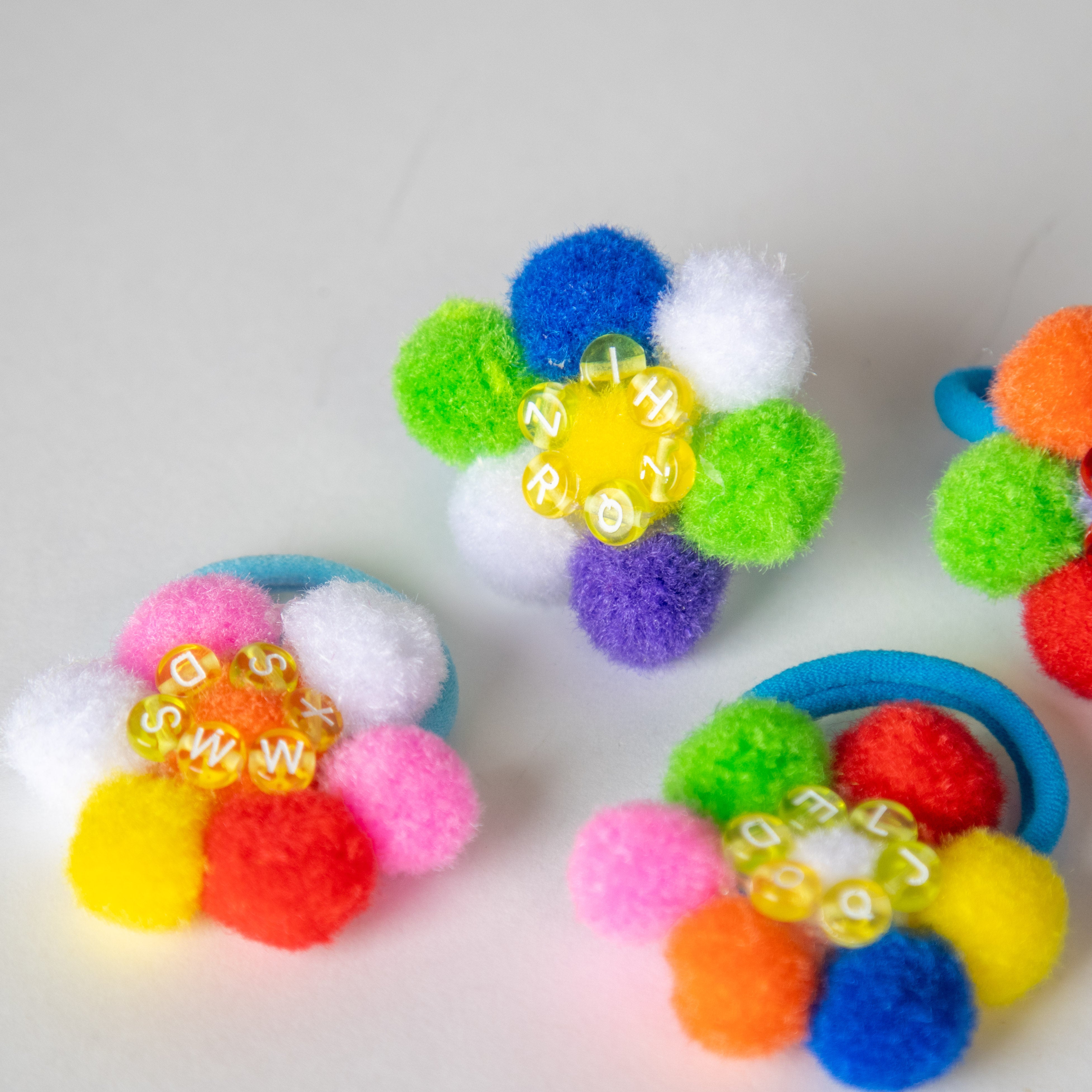 ربطة شعر ملونة