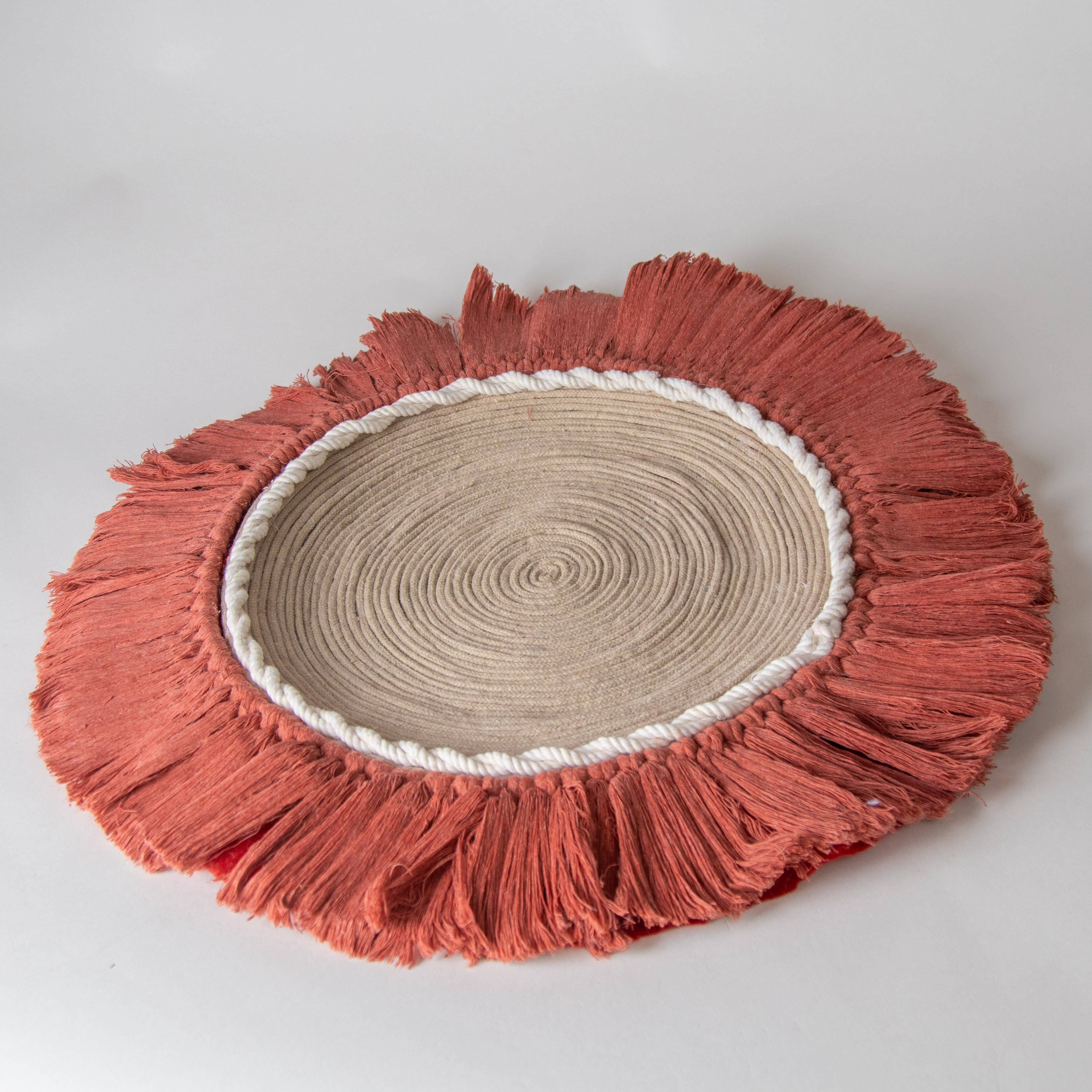 قاعدة صحون كبيرة