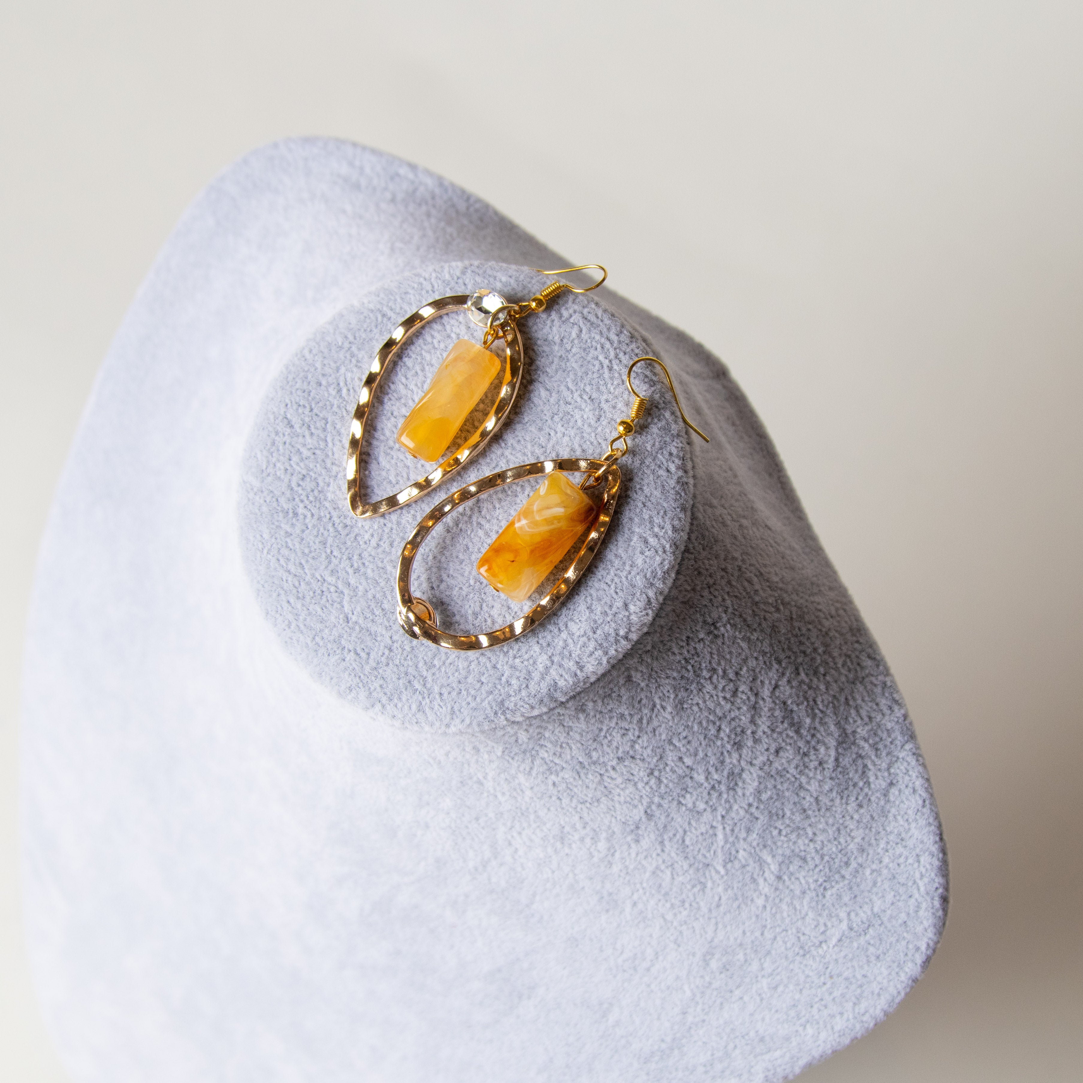 حلق من حجر الكهرمان