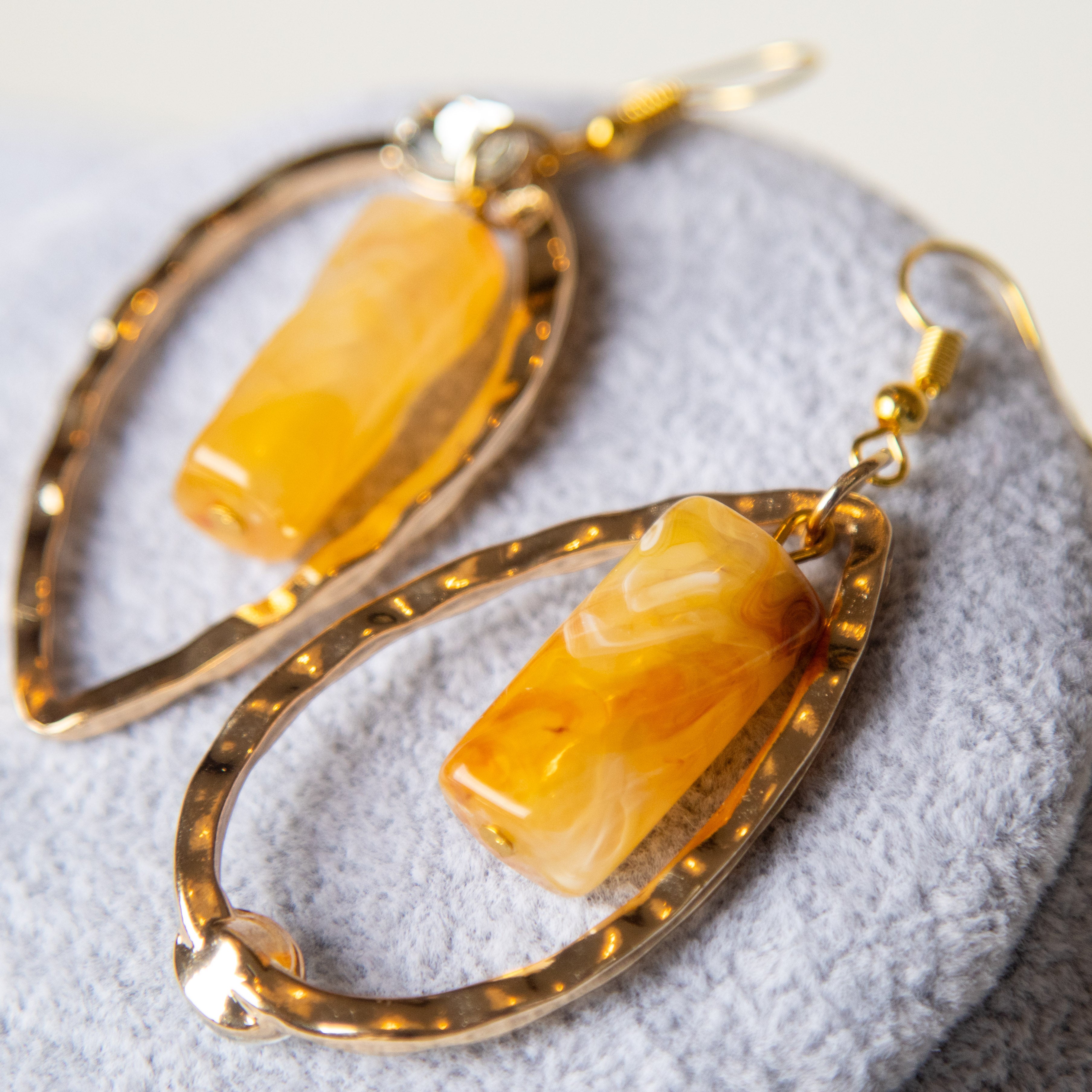 حلق من حجر الكهرمان