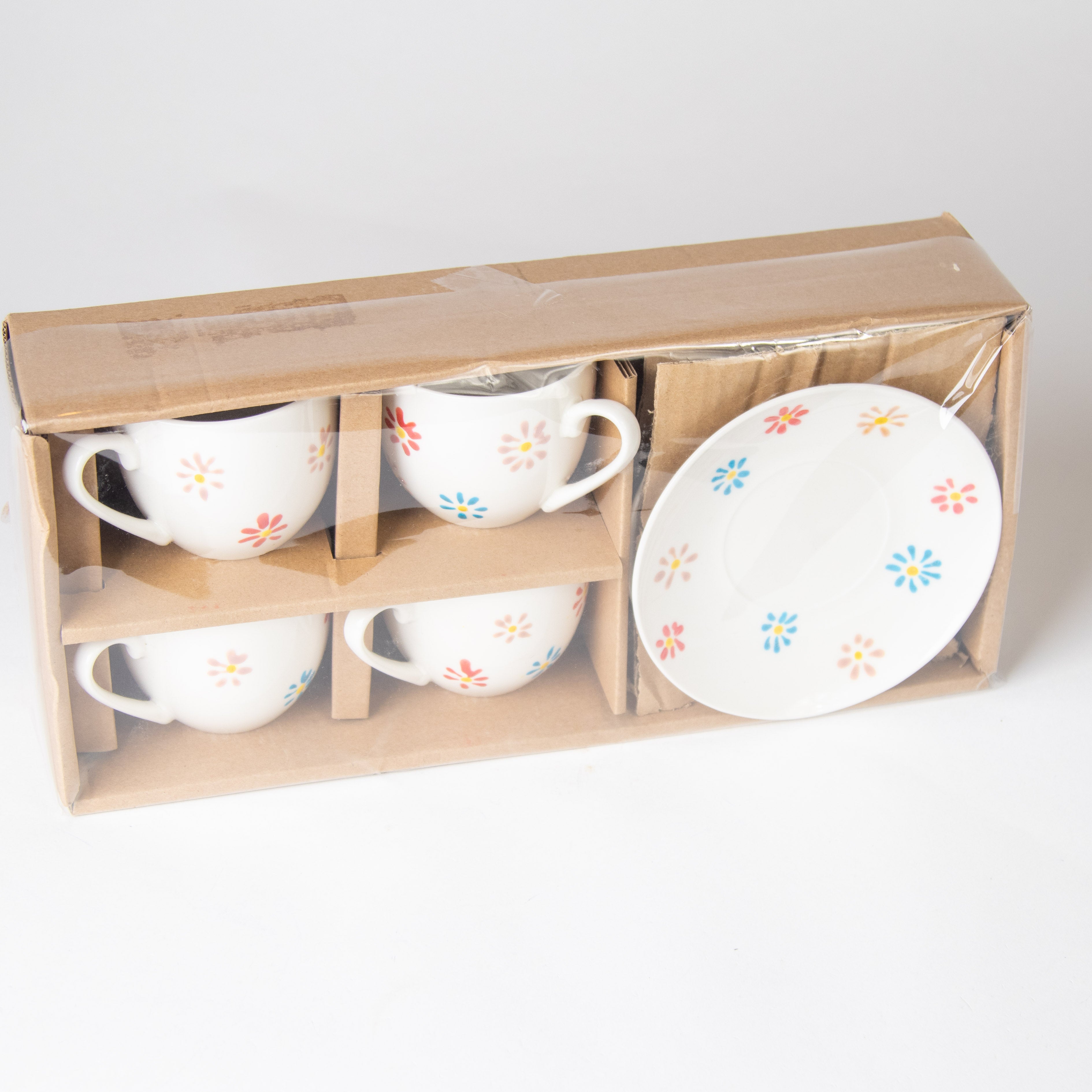 أكواب شاي بنقشة الورود