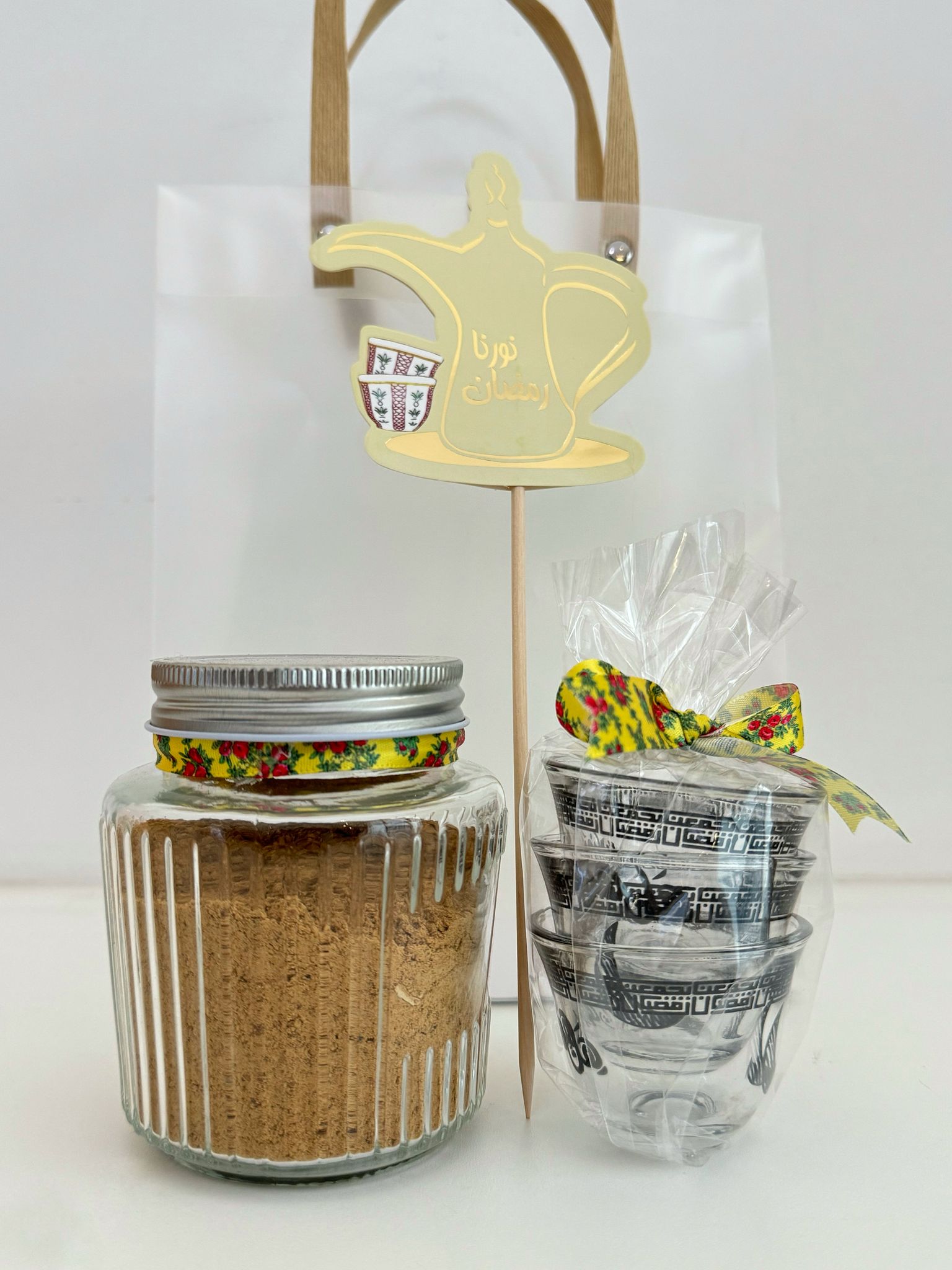 كيس نقصة القهوة مع الفناجين