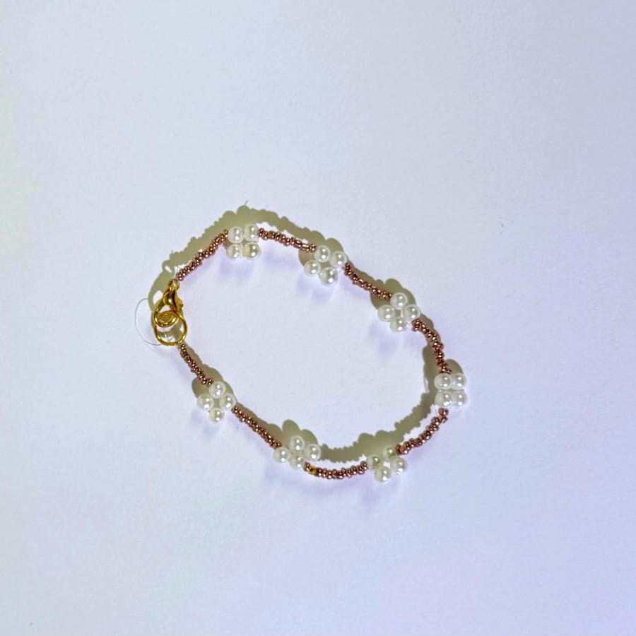 سِوار لؤلؤ ونحاسي