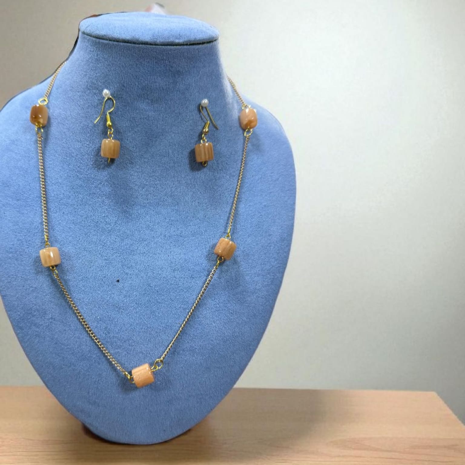 طقم عقد وحلق