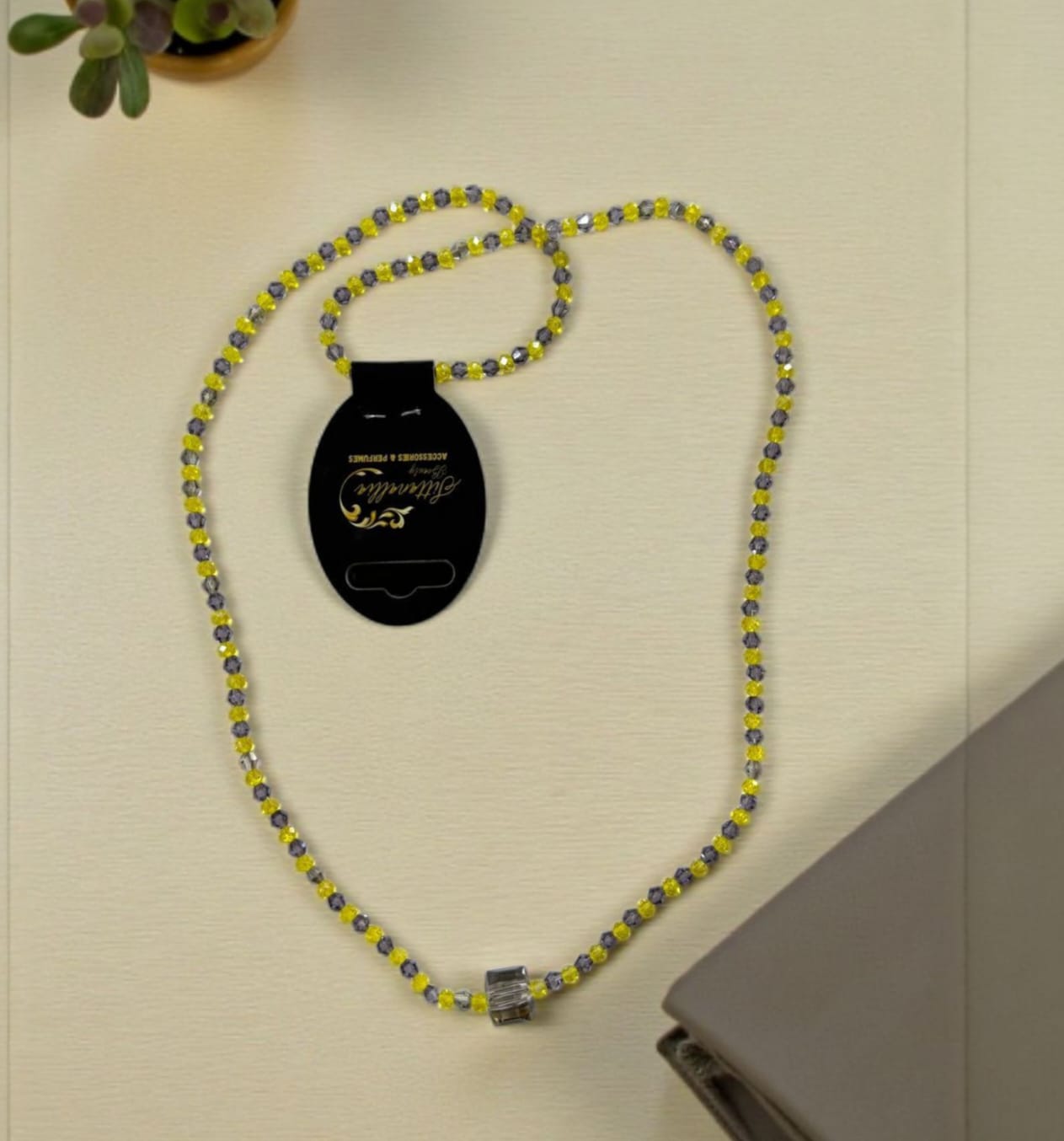 عقد طويل خرز فضي وأصفر