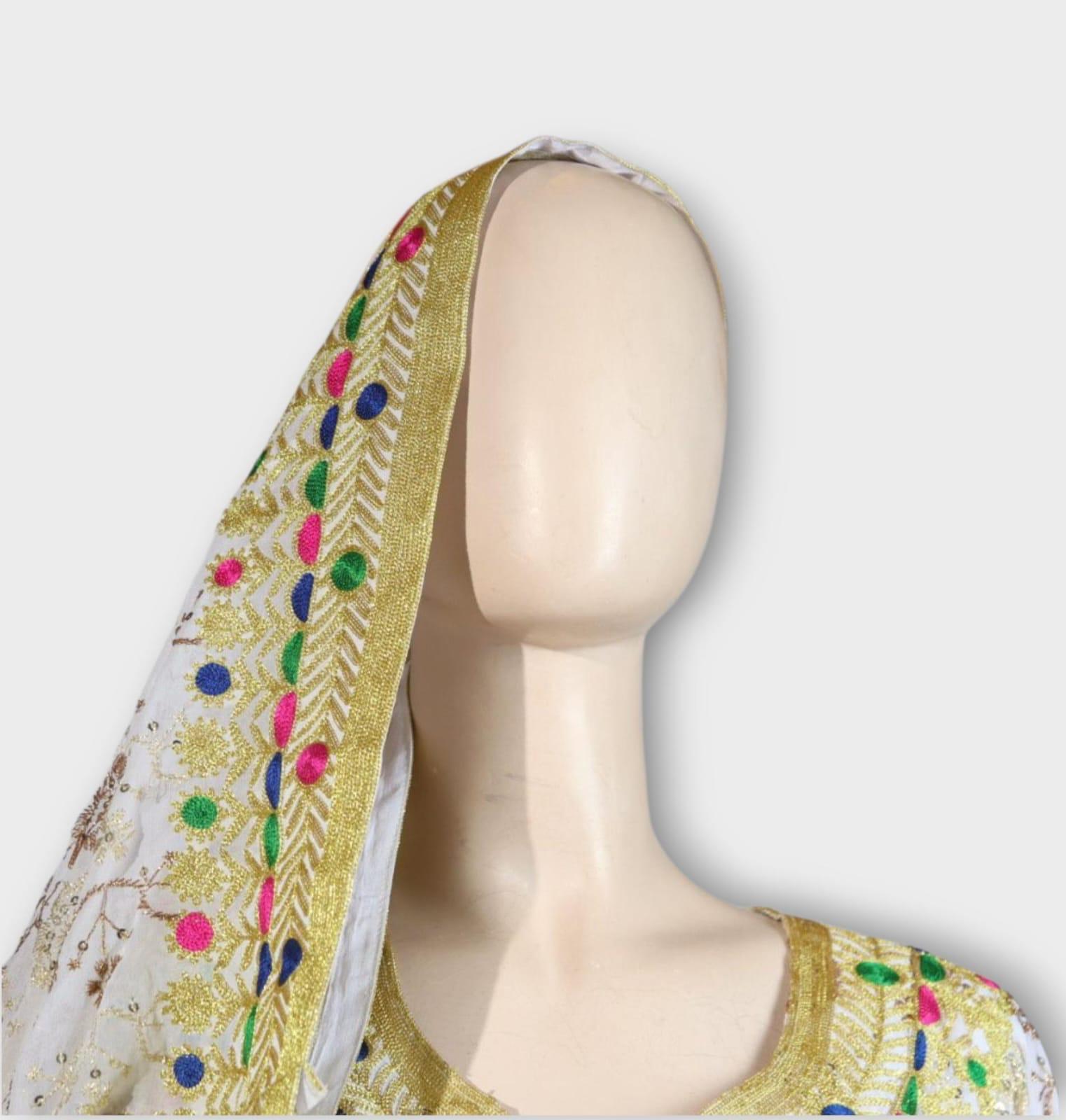 ثوب كورار زري مطرز أبيض و ذهبي