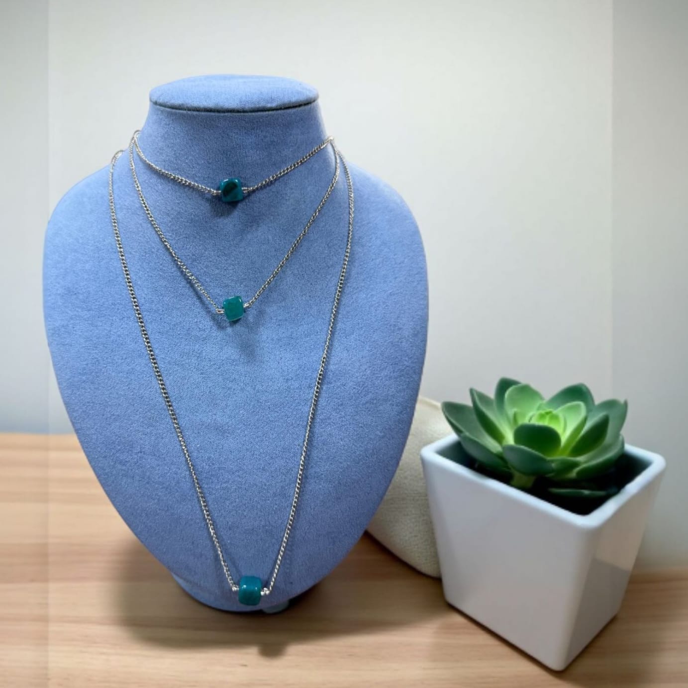 عقد سلسلة فضية وحجر تركوازي